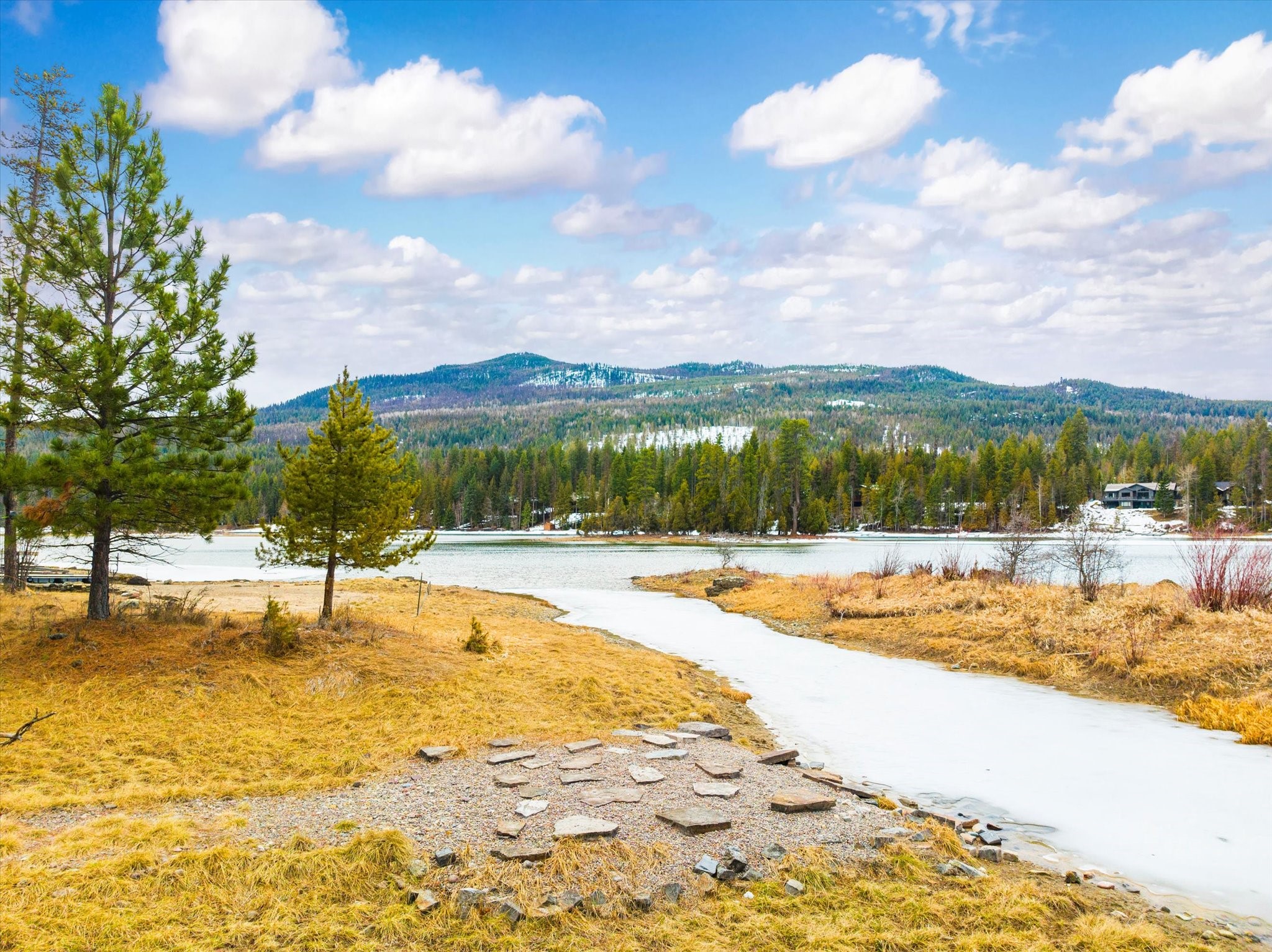 Bigfork, Montana 59911, United States, 3 Bedrooms Bedrooms, ,2 BathroomsBathrooms,Residential,Pending,48971