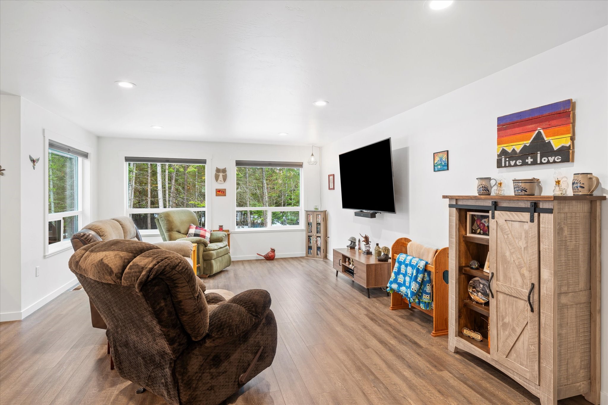 Bigfork, Montana 59911, United States, 3 Bedrooms Bedrooms, ,2 BathroomsBathrooms,Residential,Pending,48971