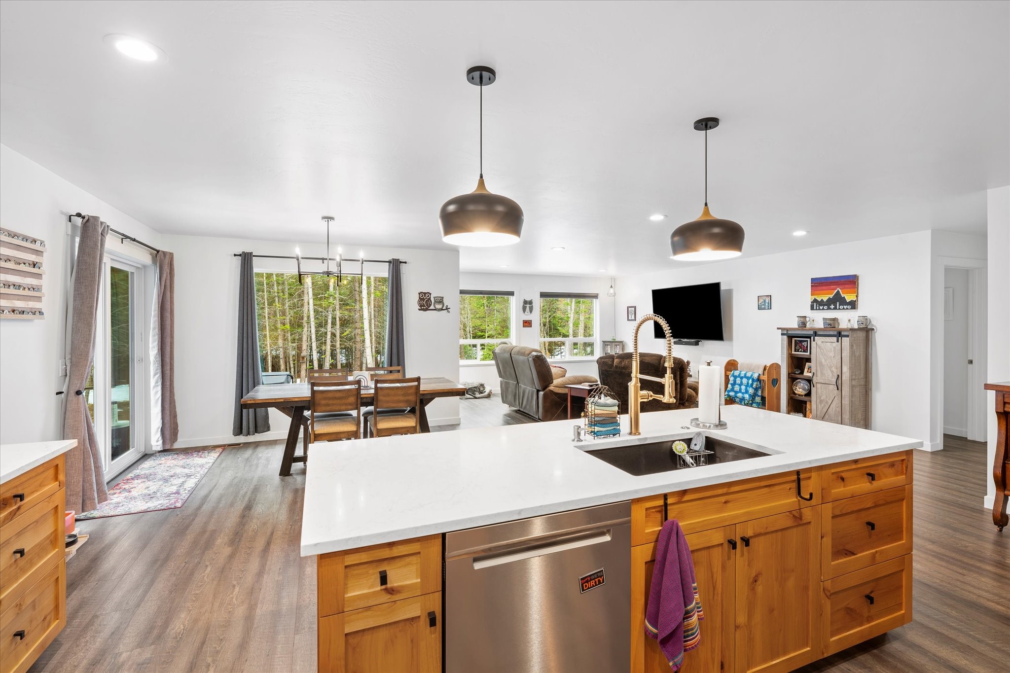 Bigfork, Montana 59911, United States, 3 Bedrooms Bedrooms, ,2 BathroomsBathrooms,Residential,Pending,48971