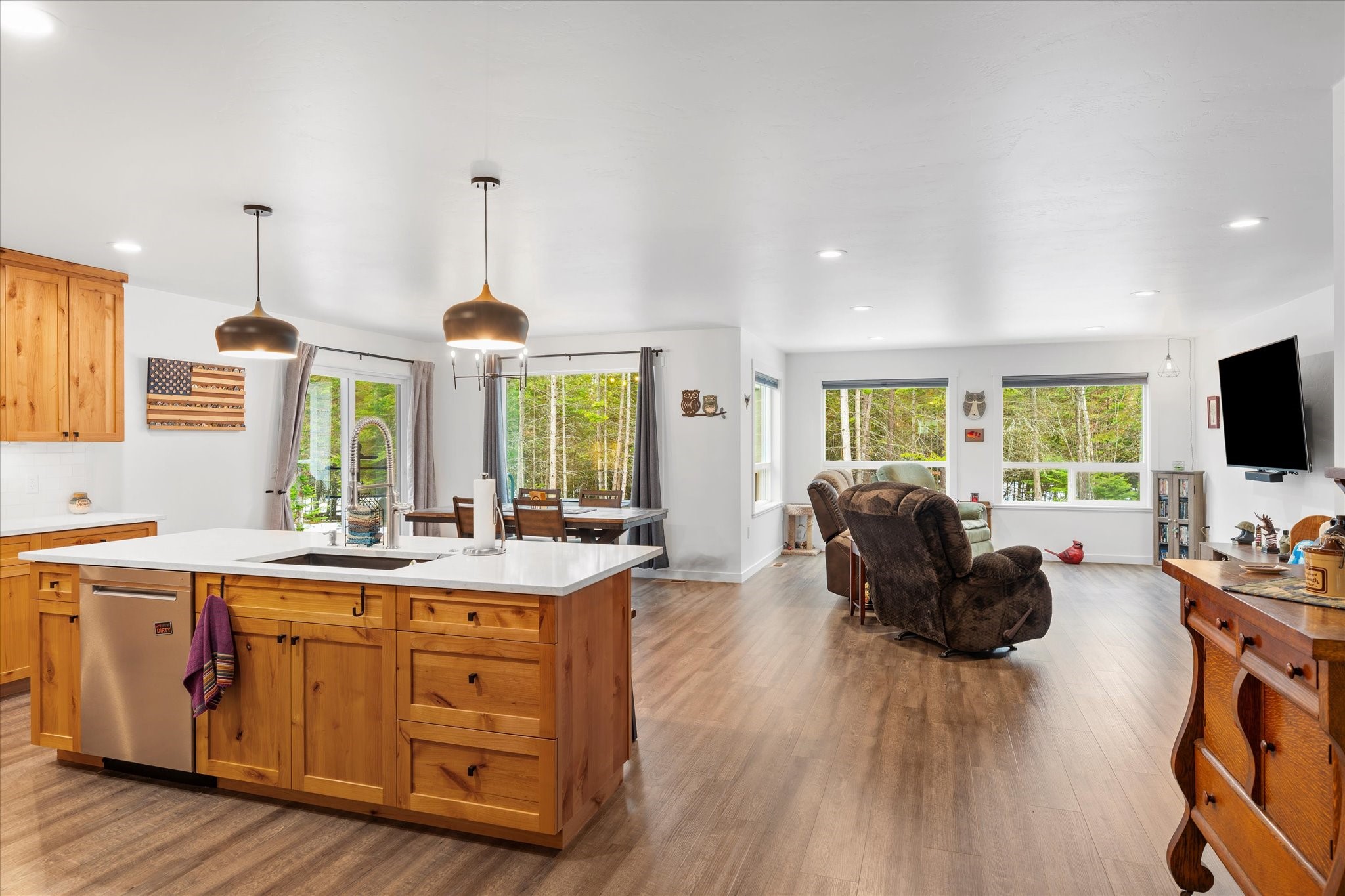 Bigfork, Montana 59911, United States, 3 Bedrooms Bedrooms, ,2 BathroomsBathrooms,Residential,Pending,48971