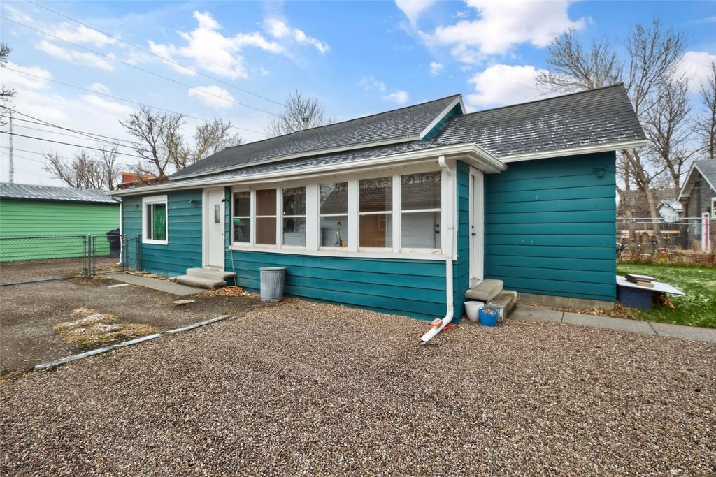 Photo of 612 4th Avenue SW, Great Falls, MT 59404 (MLS # 30068944)