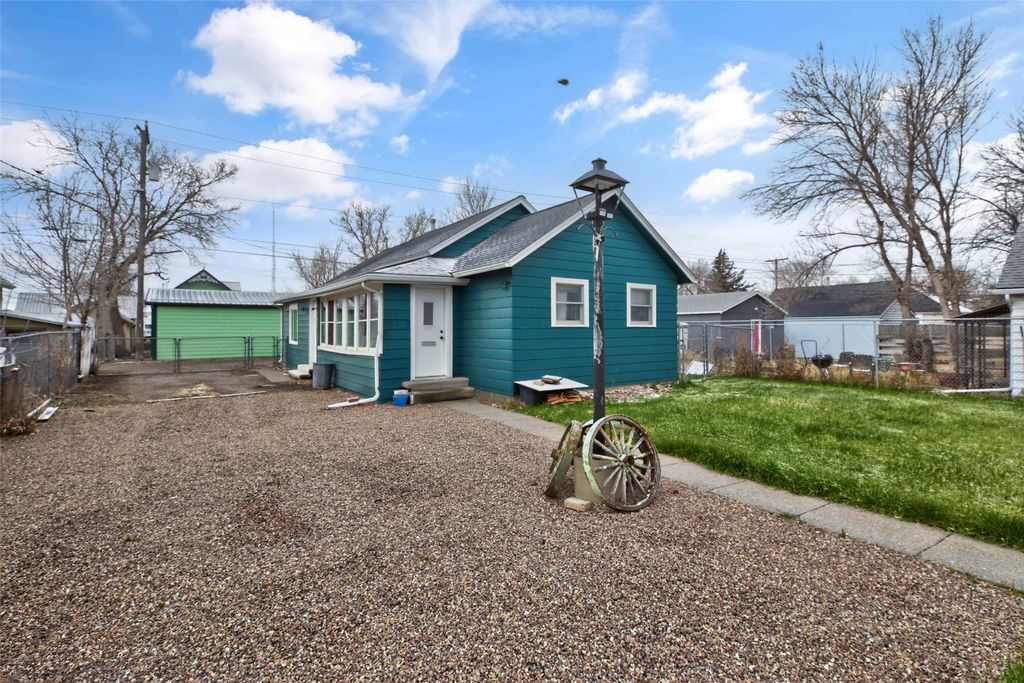 Photo of 612 4th Avenue SW, Great Falls, MT 59404 (MLS # 30068944)