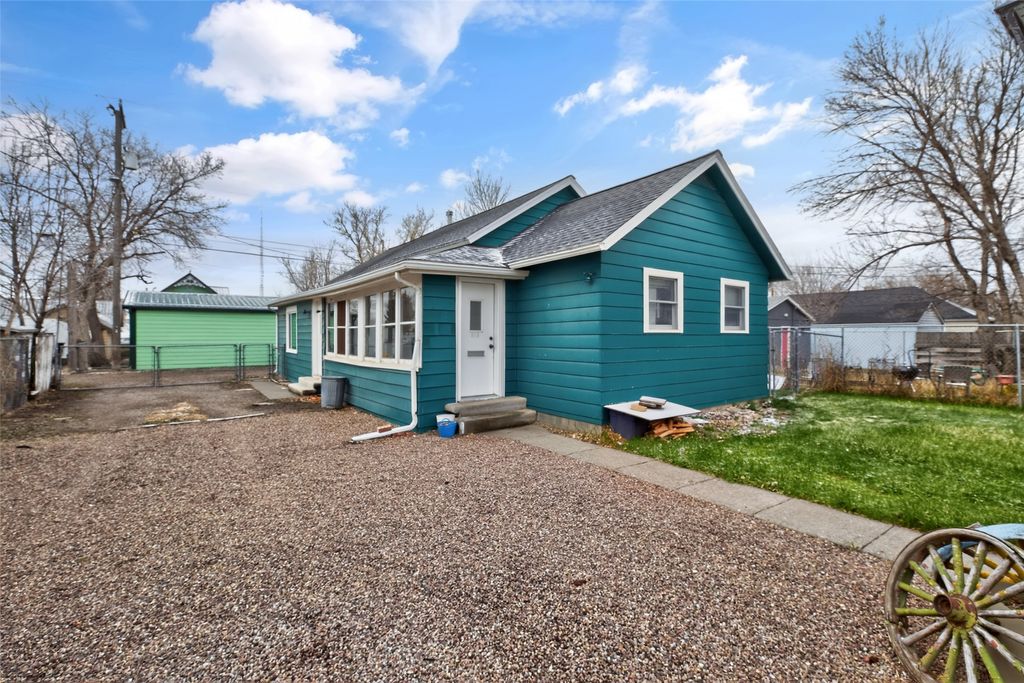 Photo of 612 4th Avenue SW, Great Falls, MT 59404 (MLS # 30068944)