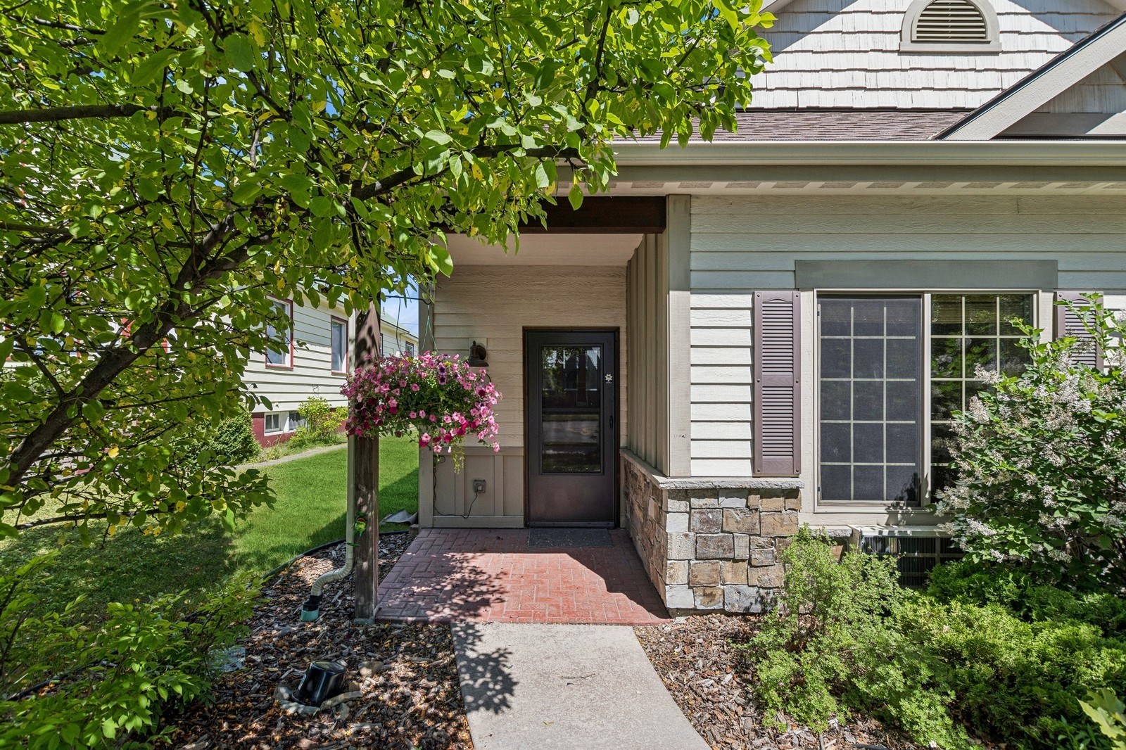 119 5th Avenue W