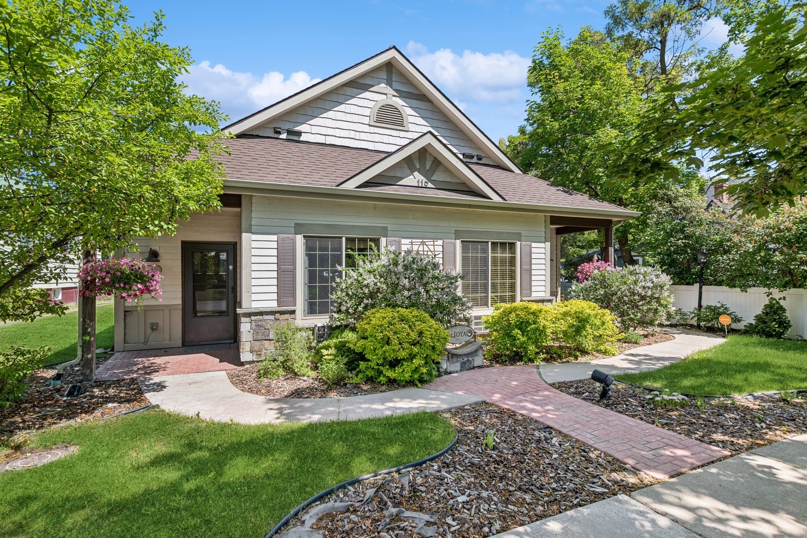 119 5th Avenue W