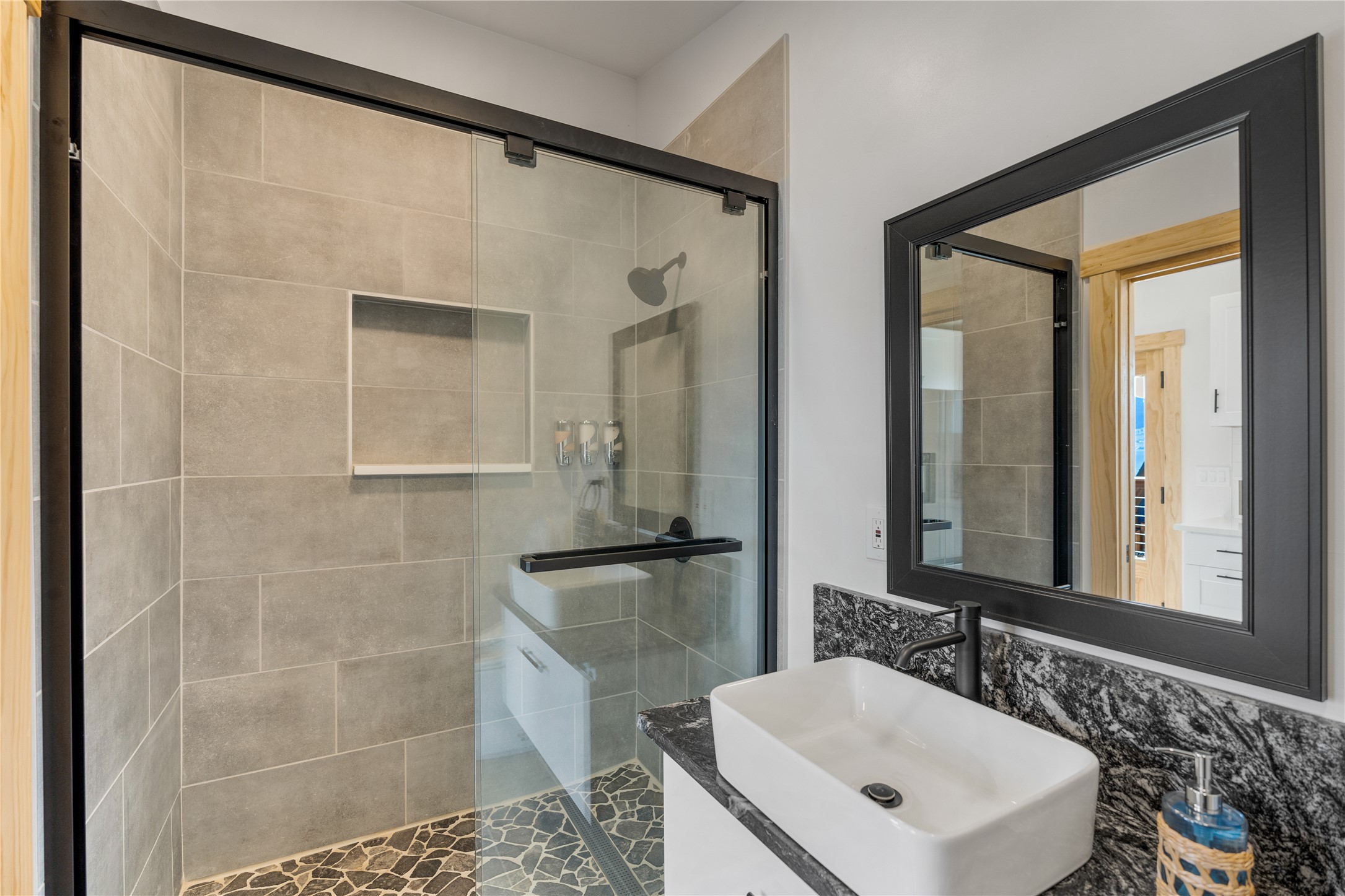 Elmo, Montana 59915, United States, 3 Bedrooms Bedrooms, ,4 BathroomsBathrooms,Residential,Active,252366