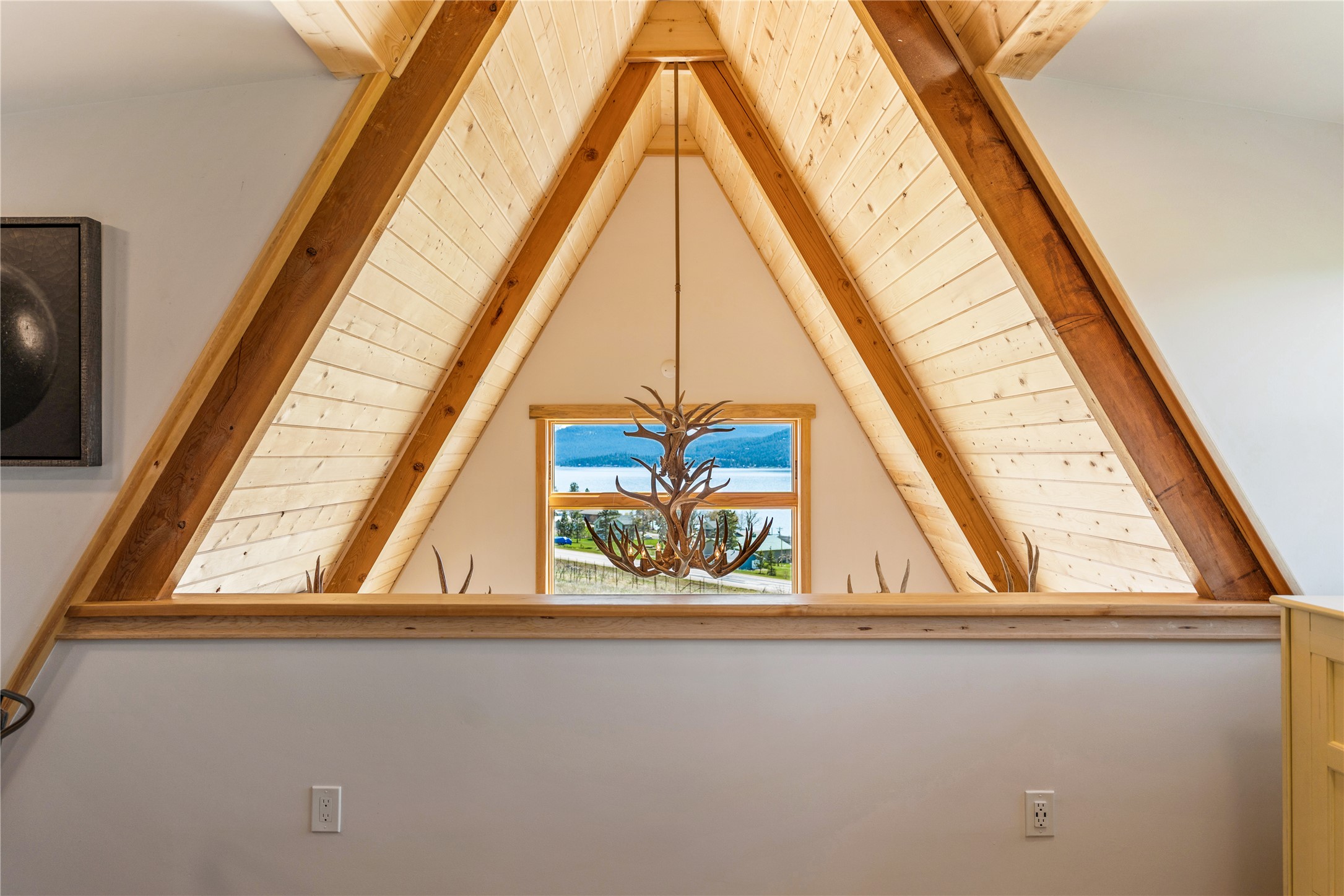 Elmo, Montana 59915, United States, 3 Bedrooms Bedrooms, ,4 BathroomsBathrooms,Residential,Active,252366