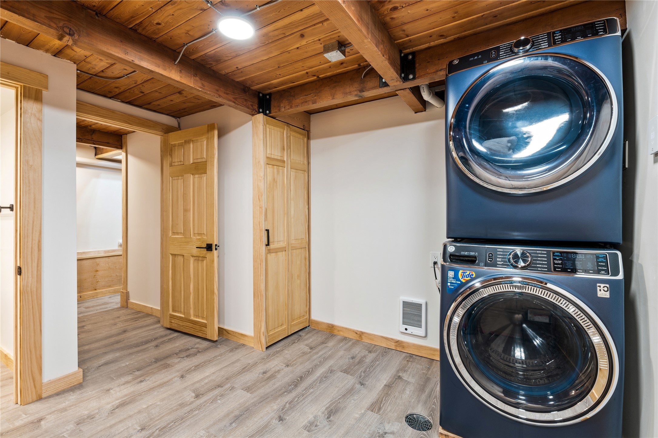 Elmo, Montana 59915, United States, 3 Bedrooms Bedrooms, ,4 BathroomsBathrooms,Residential,Active,252366