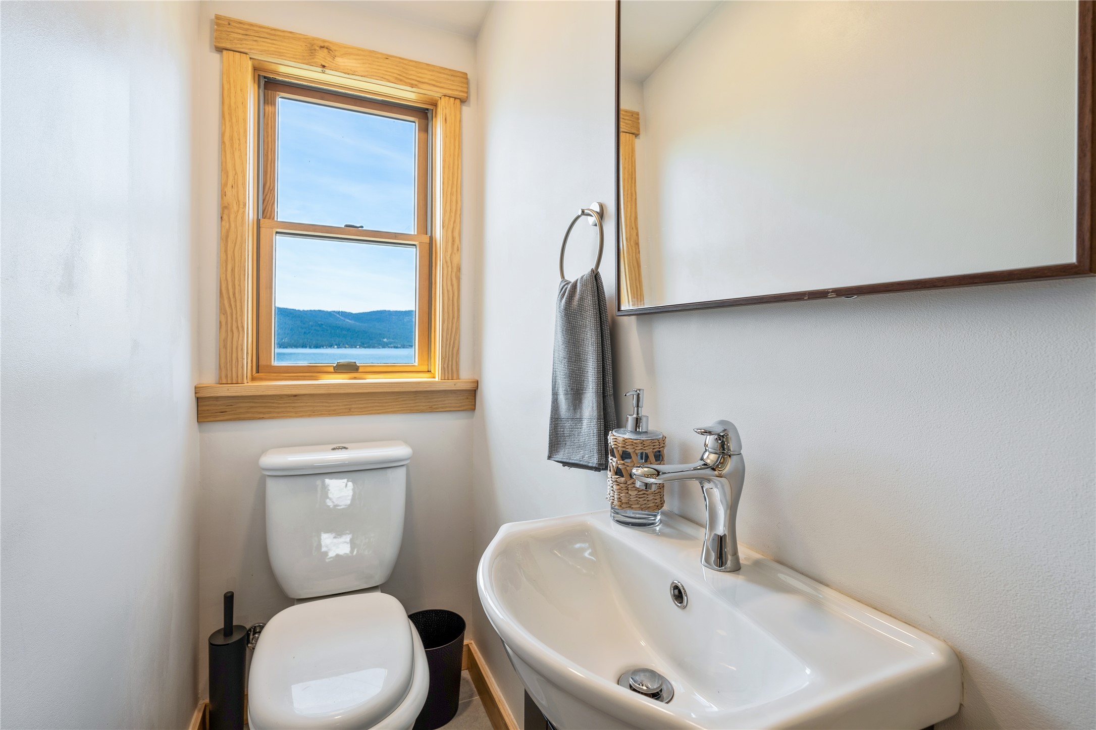 Elmo, Montana 59915, United States, 3 Bedrooms Bedrooms, ,4 BathroomsBathrooms,Residential,Active,252366