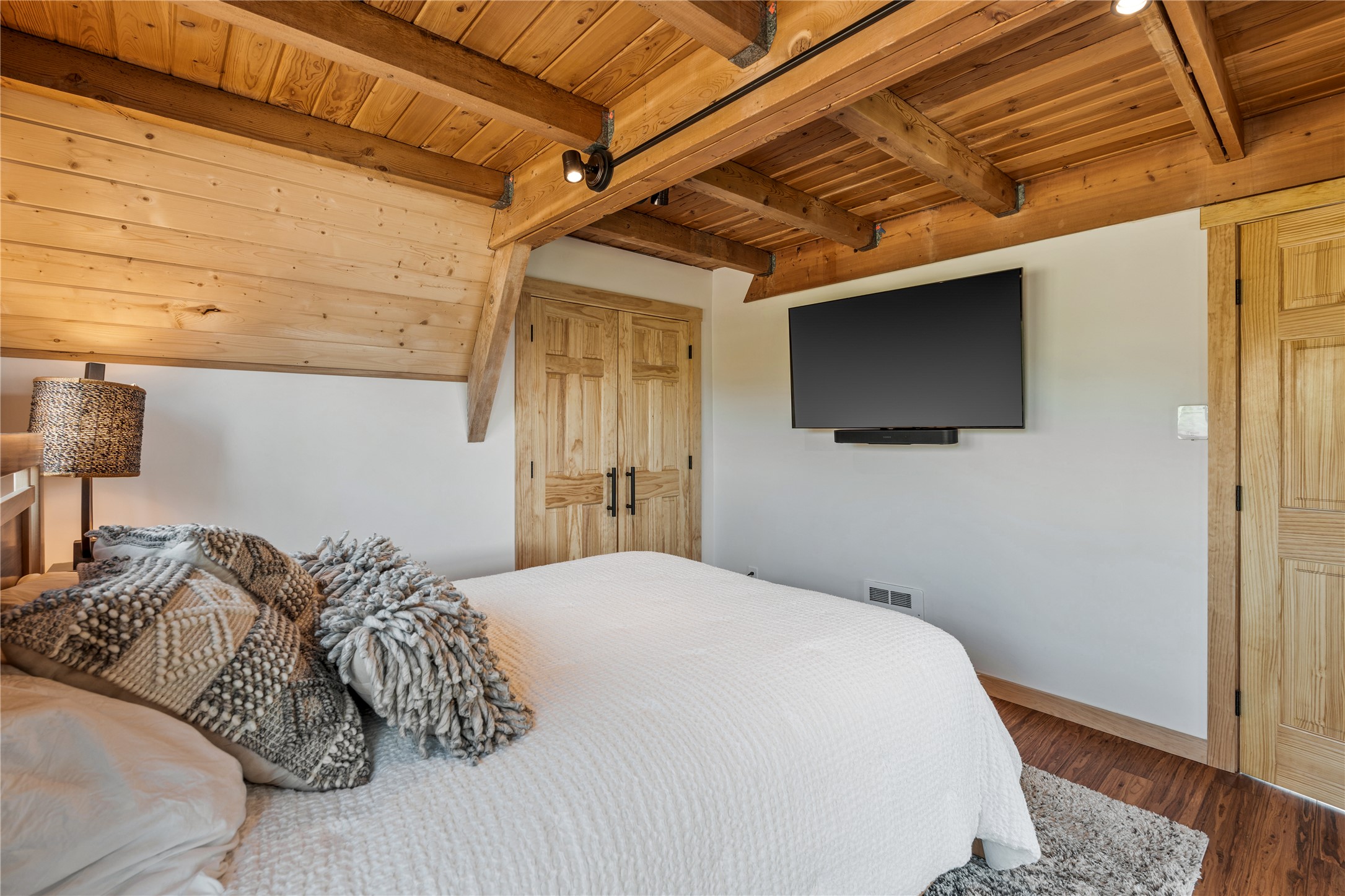 Elmo, Montana 59915, United States, 3 Bedrooms Bedrooms, ,4 BathroomsBathrooms,Residential,Active,252366