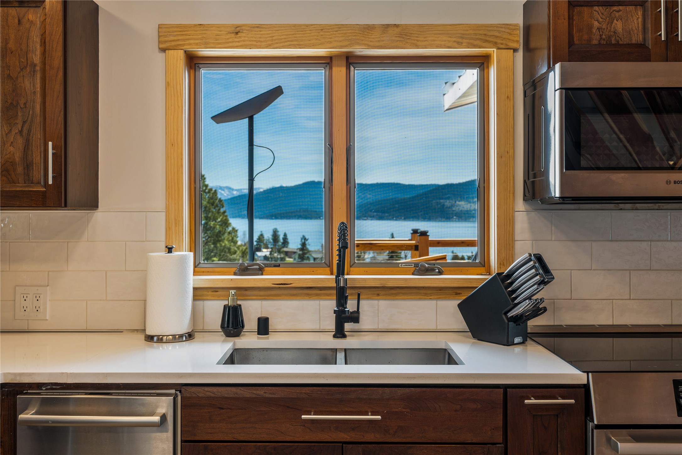 Elmo, Montana 59915, United States, 3 Bedrooms Bedrooms, ,4 BathroomsBathrooms,Residential,Active,252366