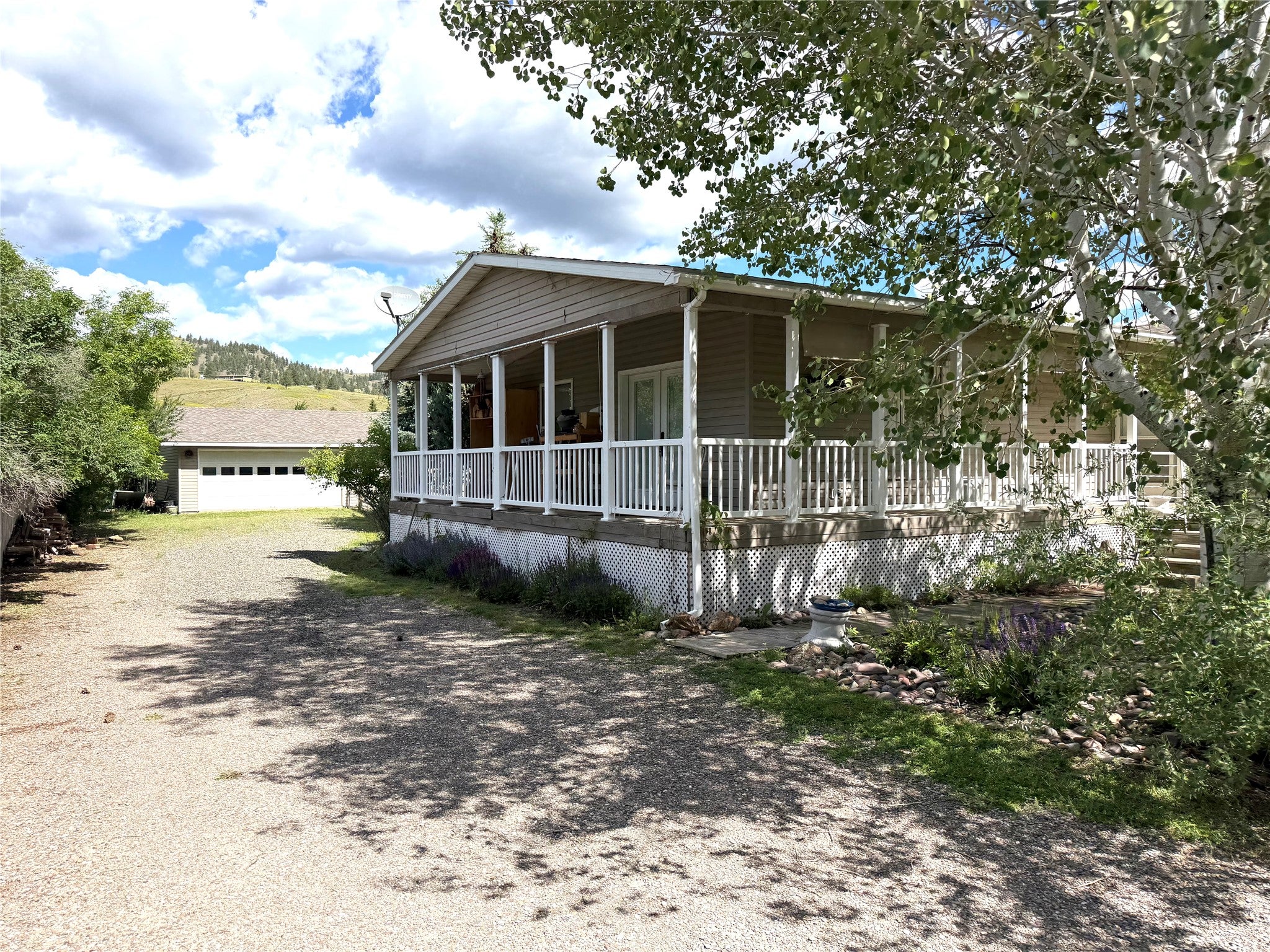 29 River Drive