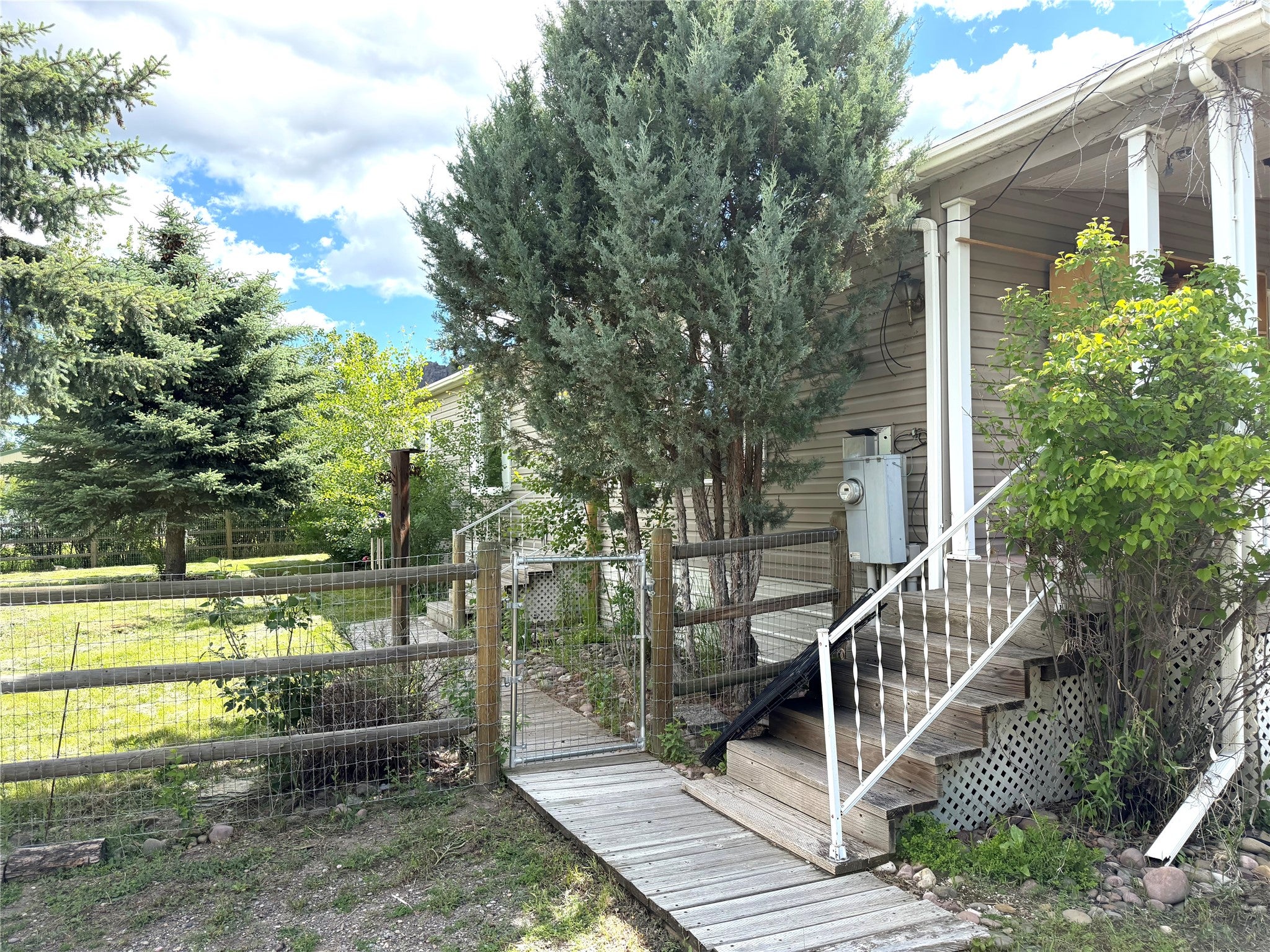 29 River Drive