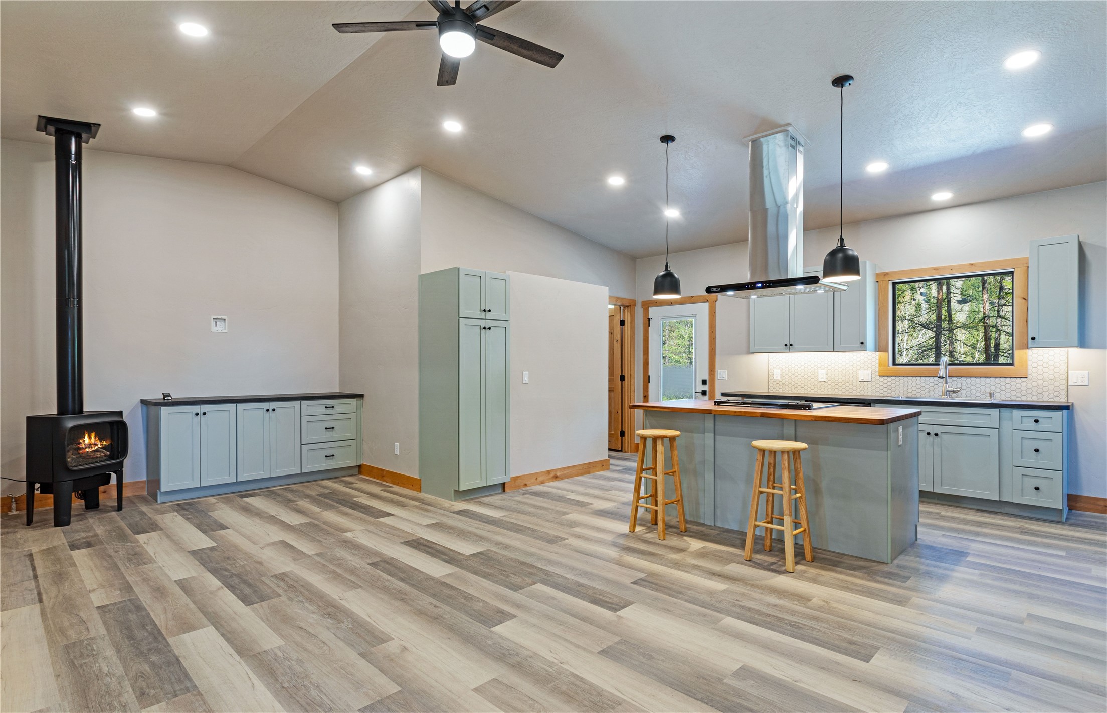 Superior, Montana 59872, United States, 3 Bedrooms Bedrooms, ,3 BathroomsBathrooms,Residential,Active,114490