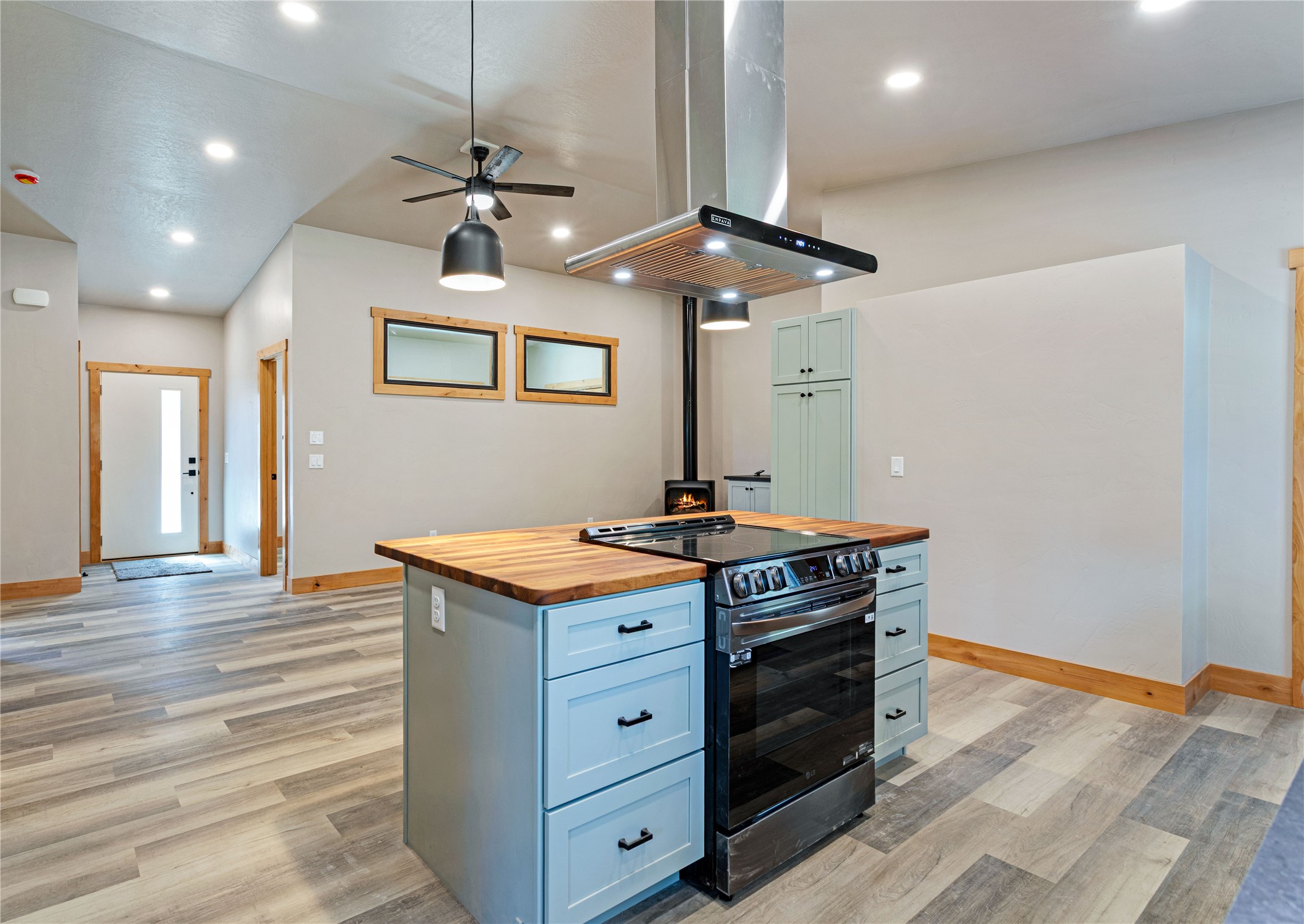 Superior, Montana 59872, United States, 3 Bedrooms Bedrooms, ,3 BathroomsBathrooms,Residential,Active,114490