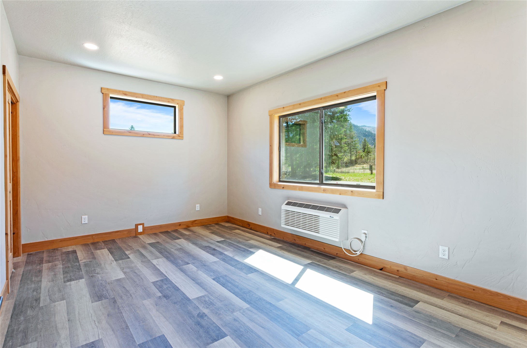 Superior, Montana 59872, United States, 3 Bedrooms Bedrooms, ,3 BathroomsBathrooms,Residential,Active,114490