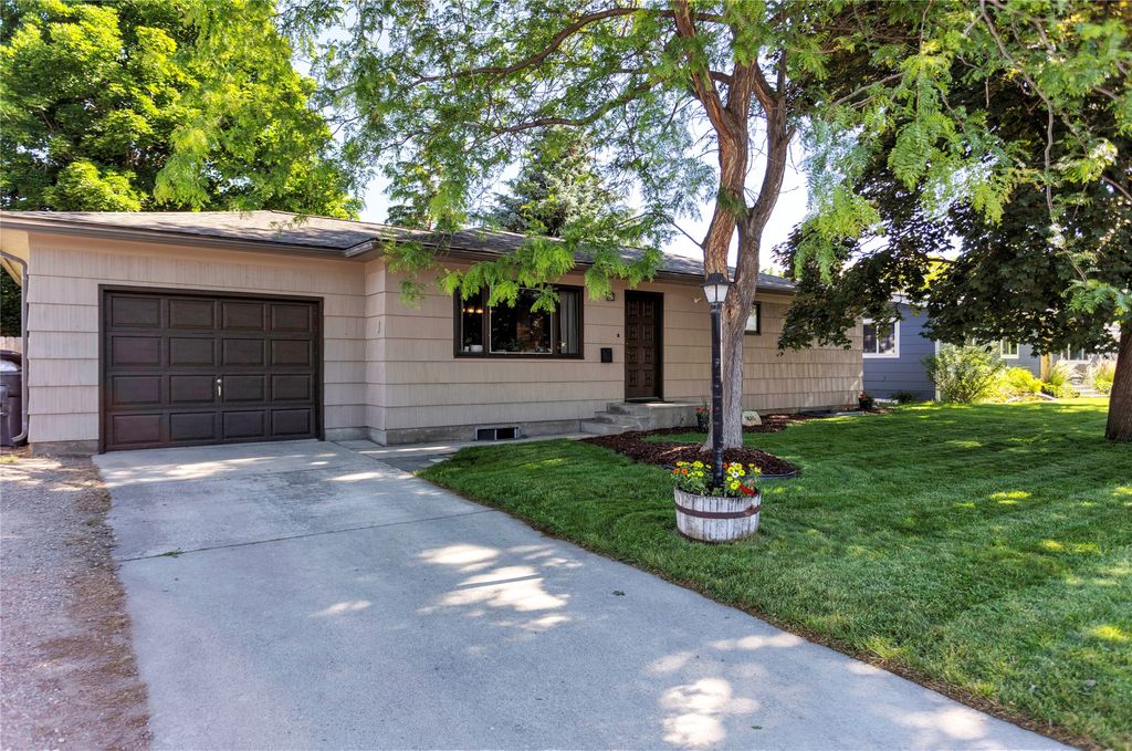 Photo of 1820 Dixon Avenue, Missoula, MT 59801 (MLS # 30073593)