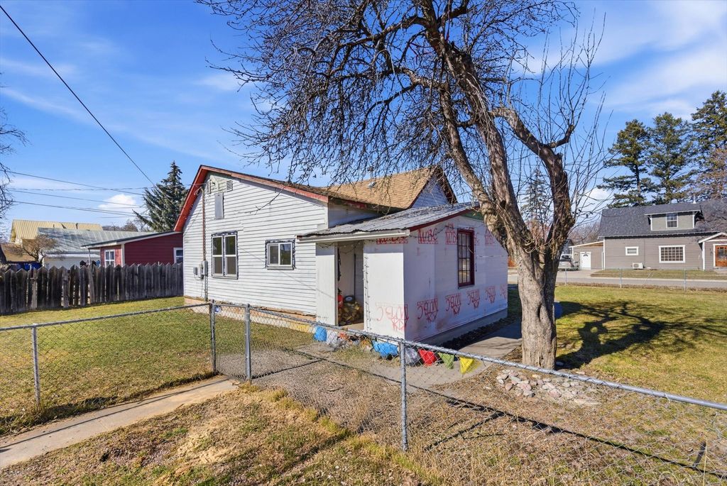 Photo of 684 E Washington Street, Kalispell, MT 59901 (MLS # 30065106)