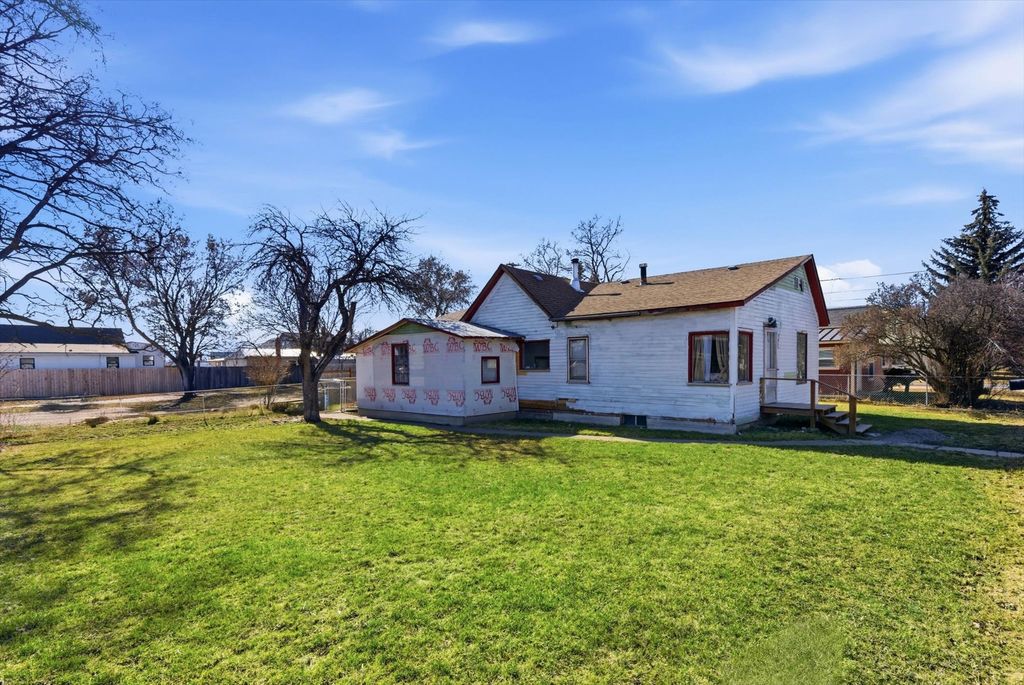 Photo of 684 E Washington Street, Kalispell, MT 59901 (MLS # 30065106)