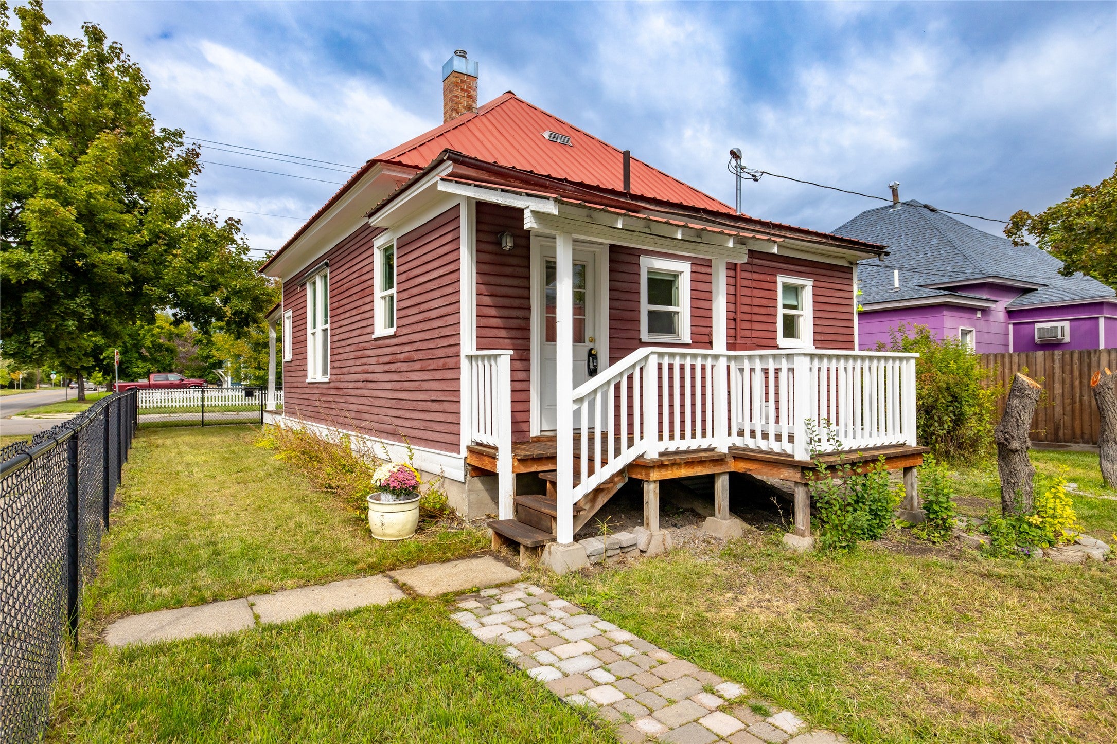 303 5th Avenue W