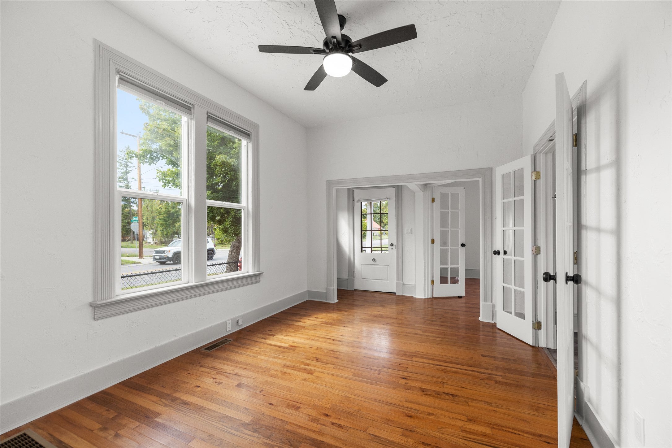 303 5th Avenue W