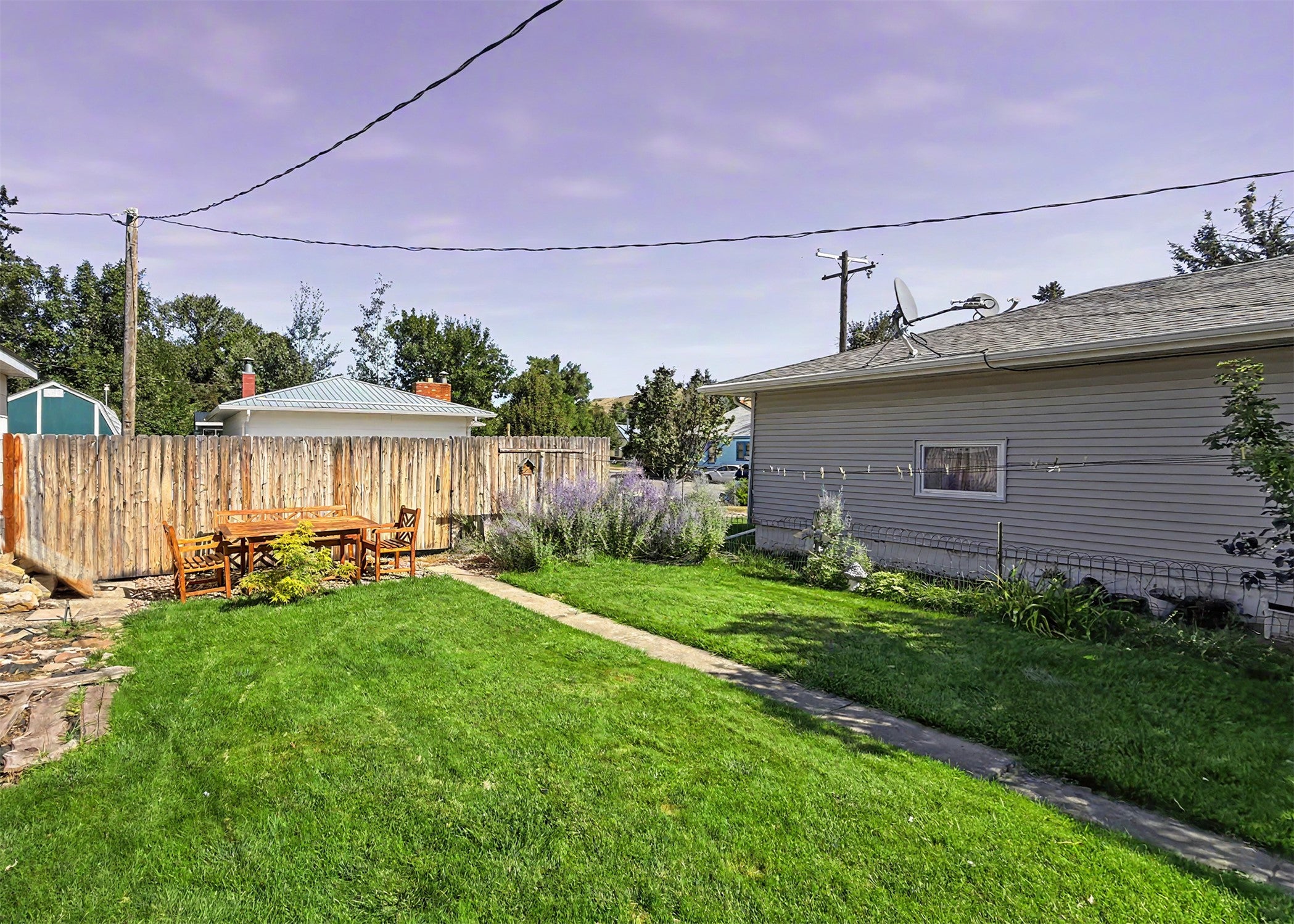 137 4th Avenue S