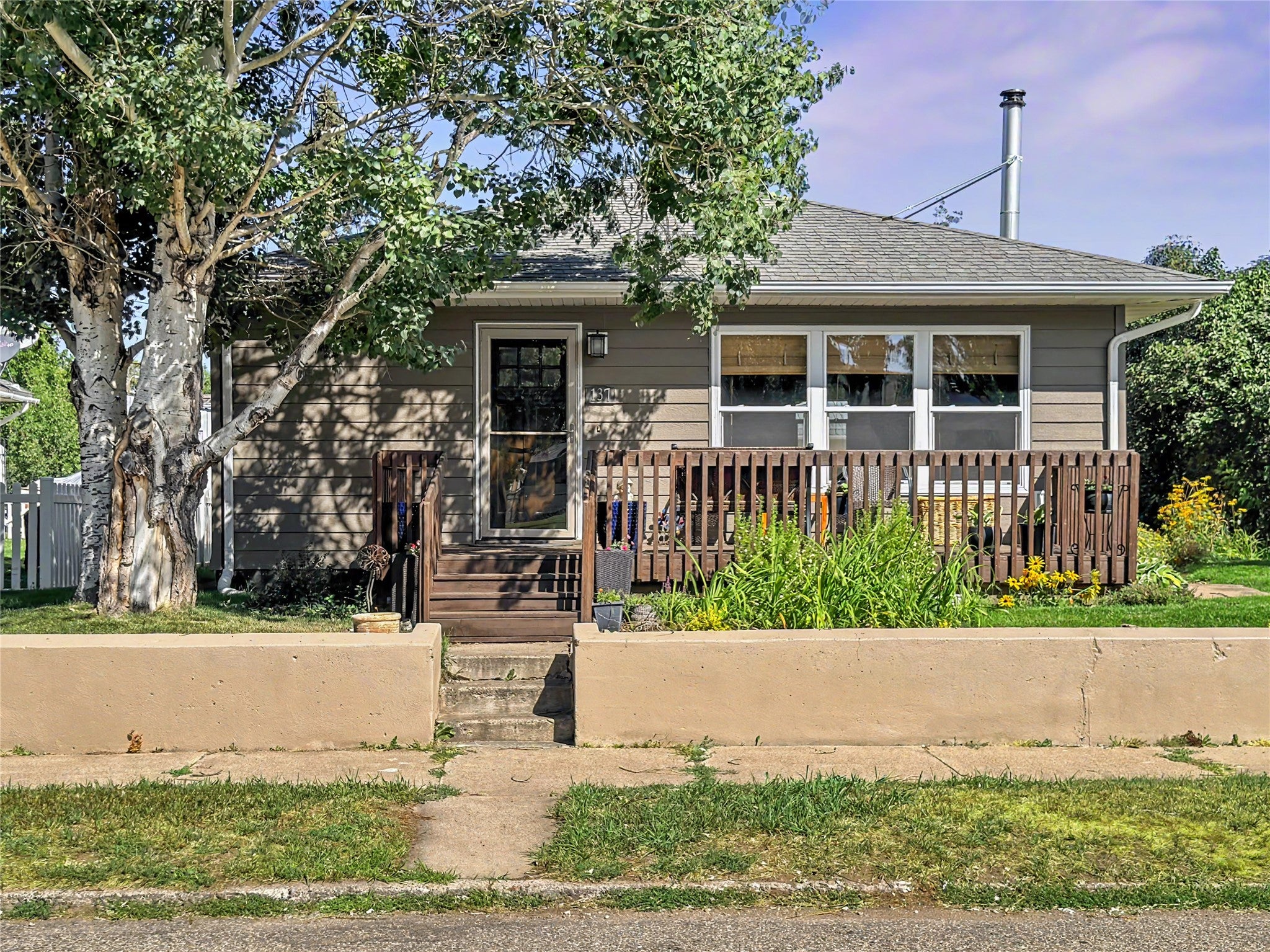 137 4th Avenue S