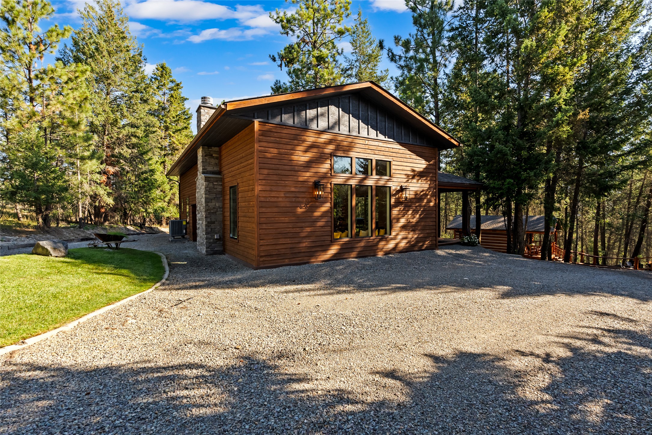 1323 Tobacco Road