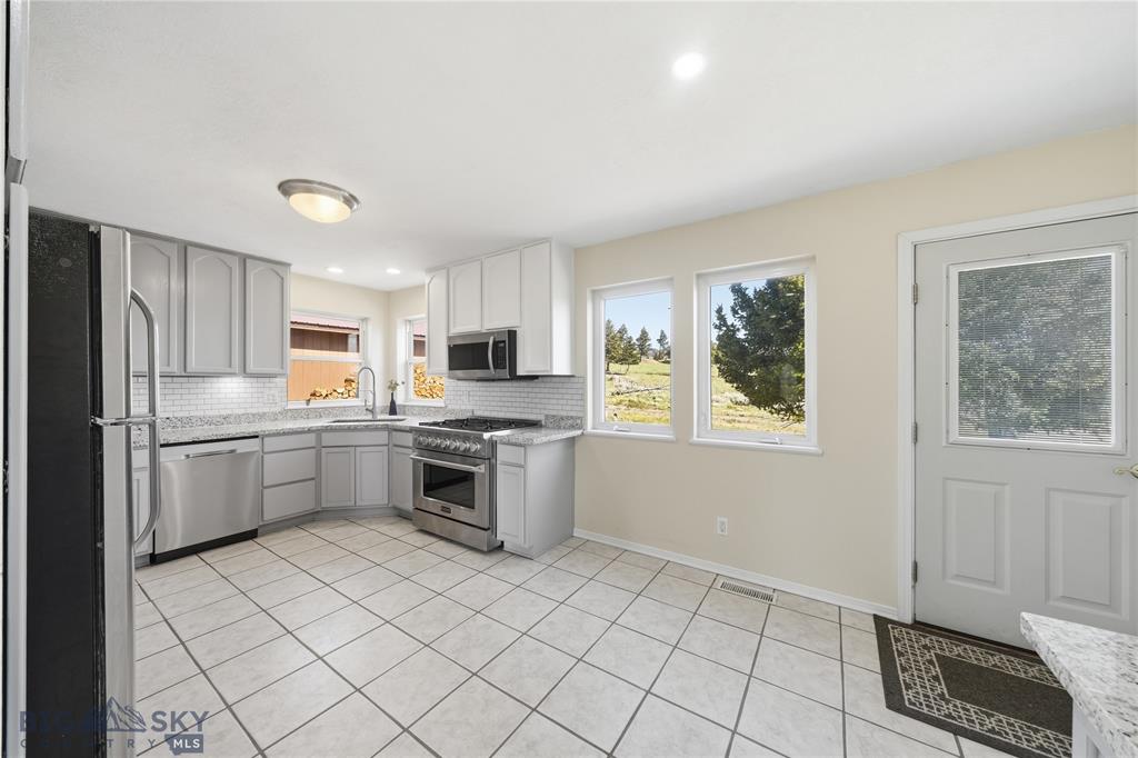 86 Horseshoe Trail