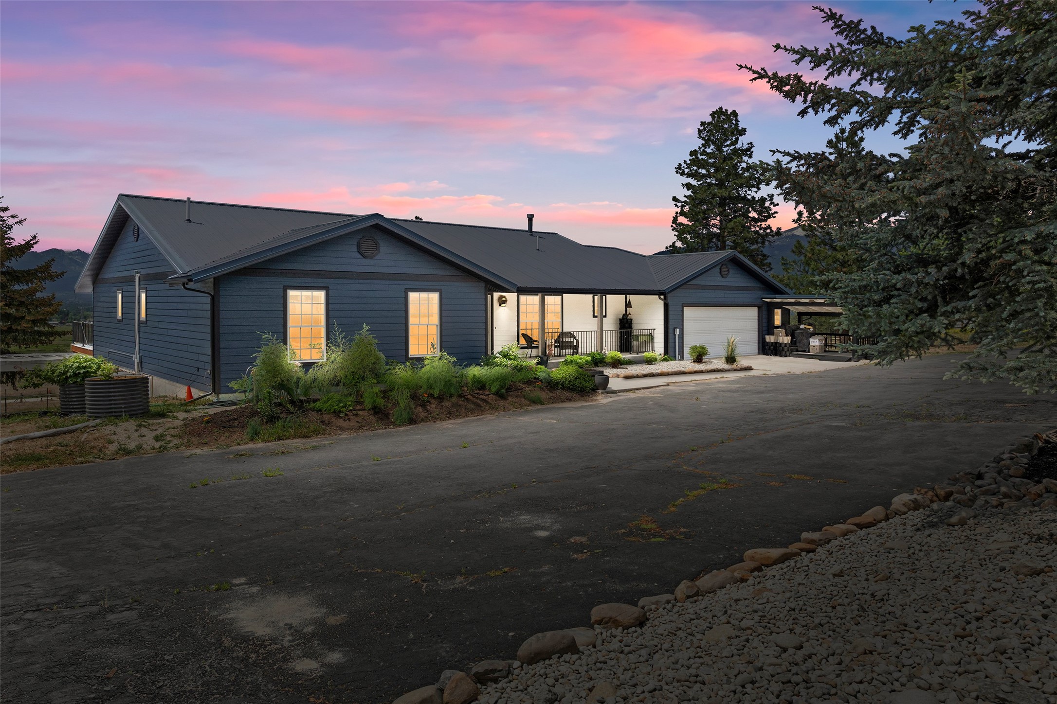 2813 Pine Lakes Court
