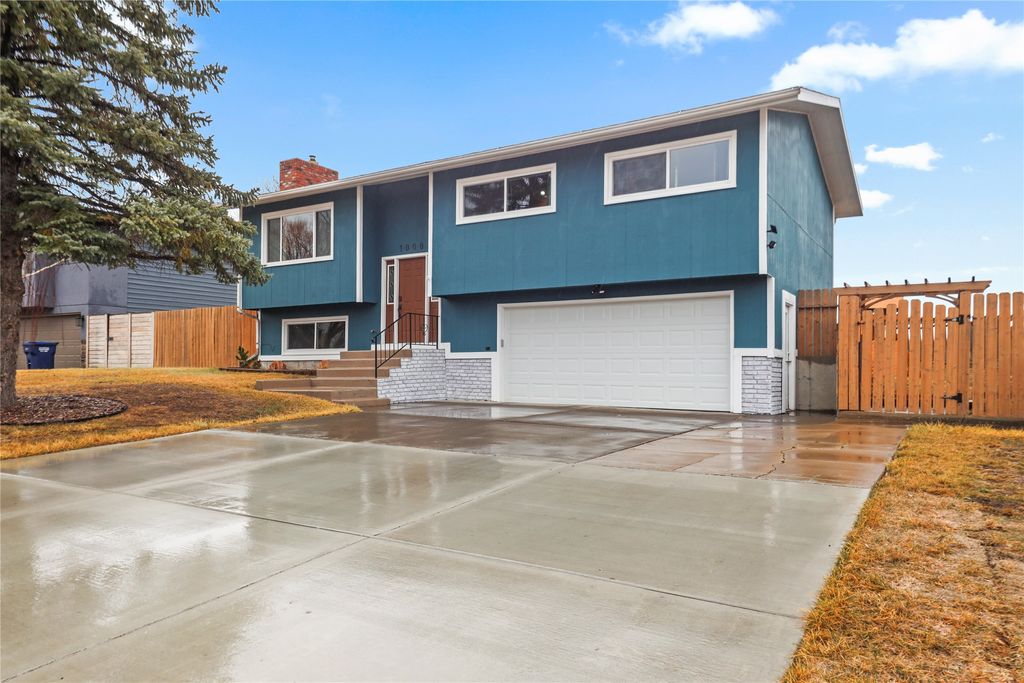 Photo of 1008 E Fiesta, Great Falls, MT 59404 (MLS # 30065054)