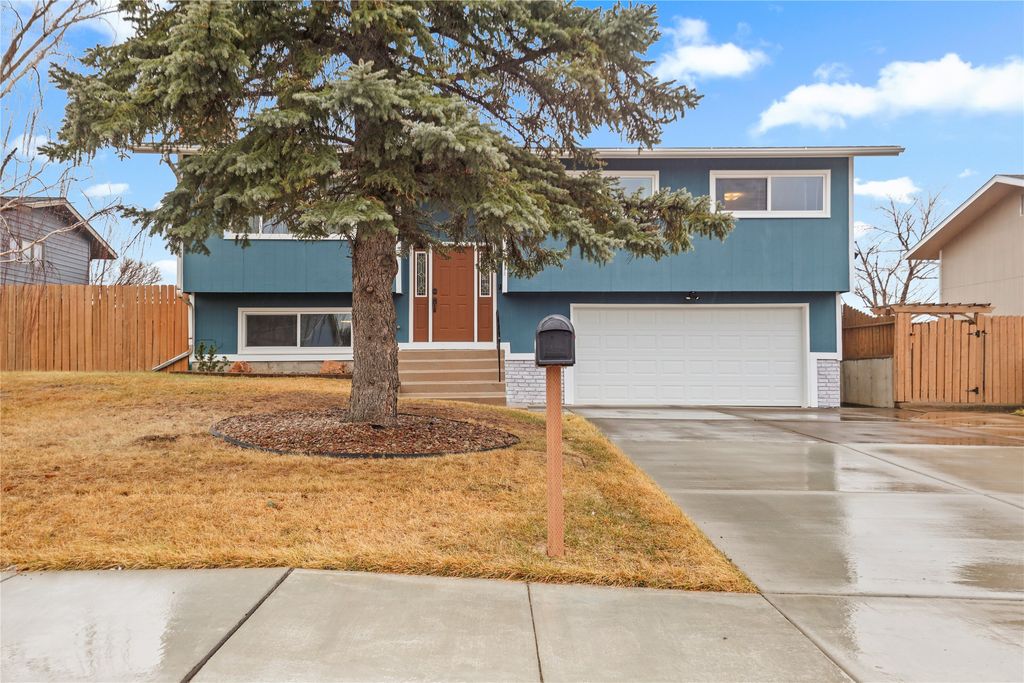 Photo of 1008 E Fiesta, Great Falls, MT 59404 (MLS # 30065054)