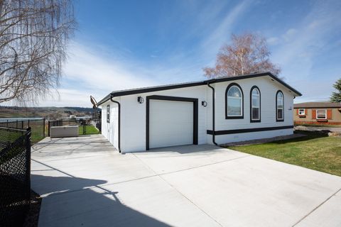 Photo of 9 Regatta Road Rd #53, Polson, MT 59860 (MLS # 30068531)