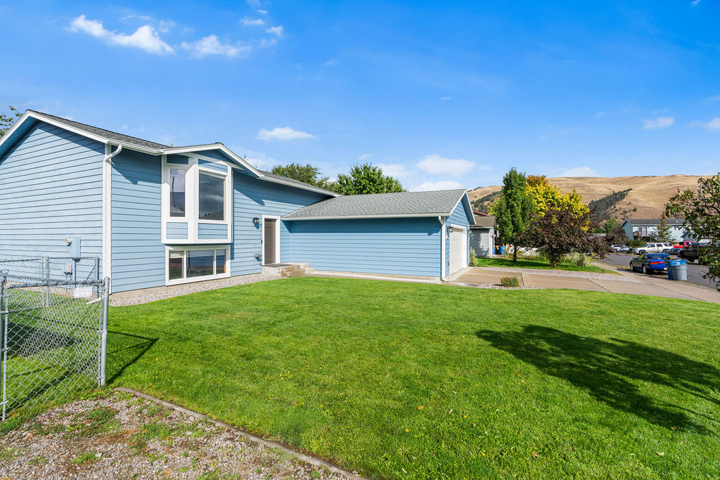 5590 Nightingale Lane