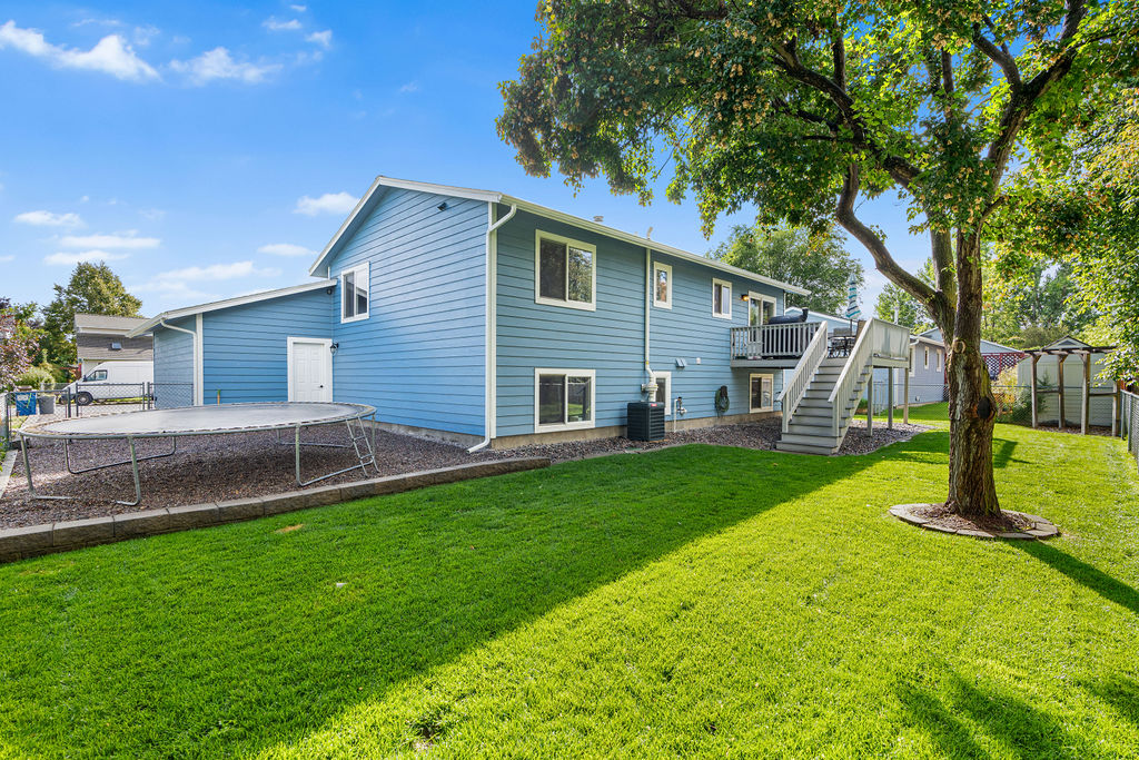 5590 Nightingale Lane