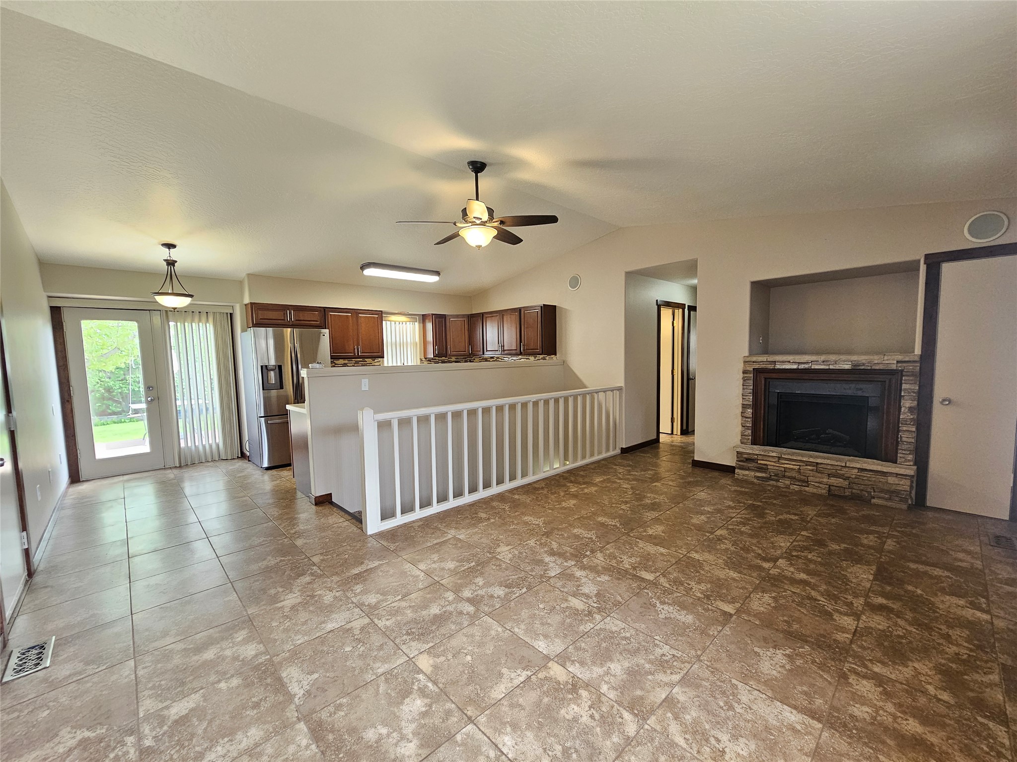424 Lakeside Drive