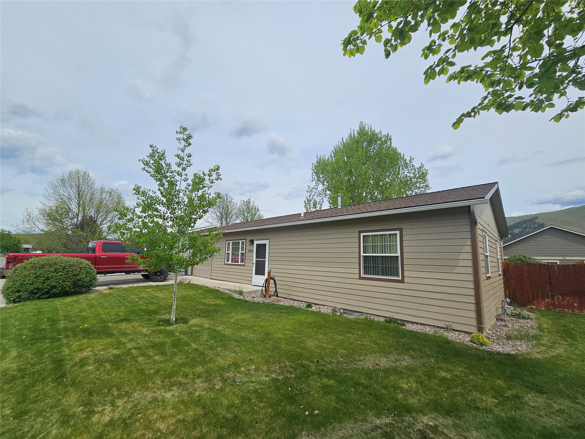 424 Lakeside Drive