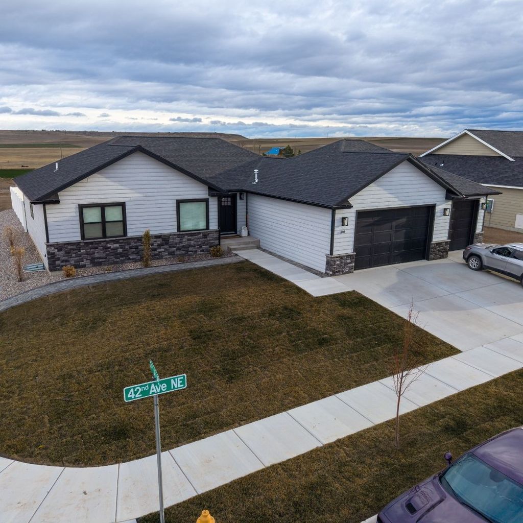 Photo of 201 42nd Avenue NE, Great Falls, MT 59404 (MLS # 30067423)