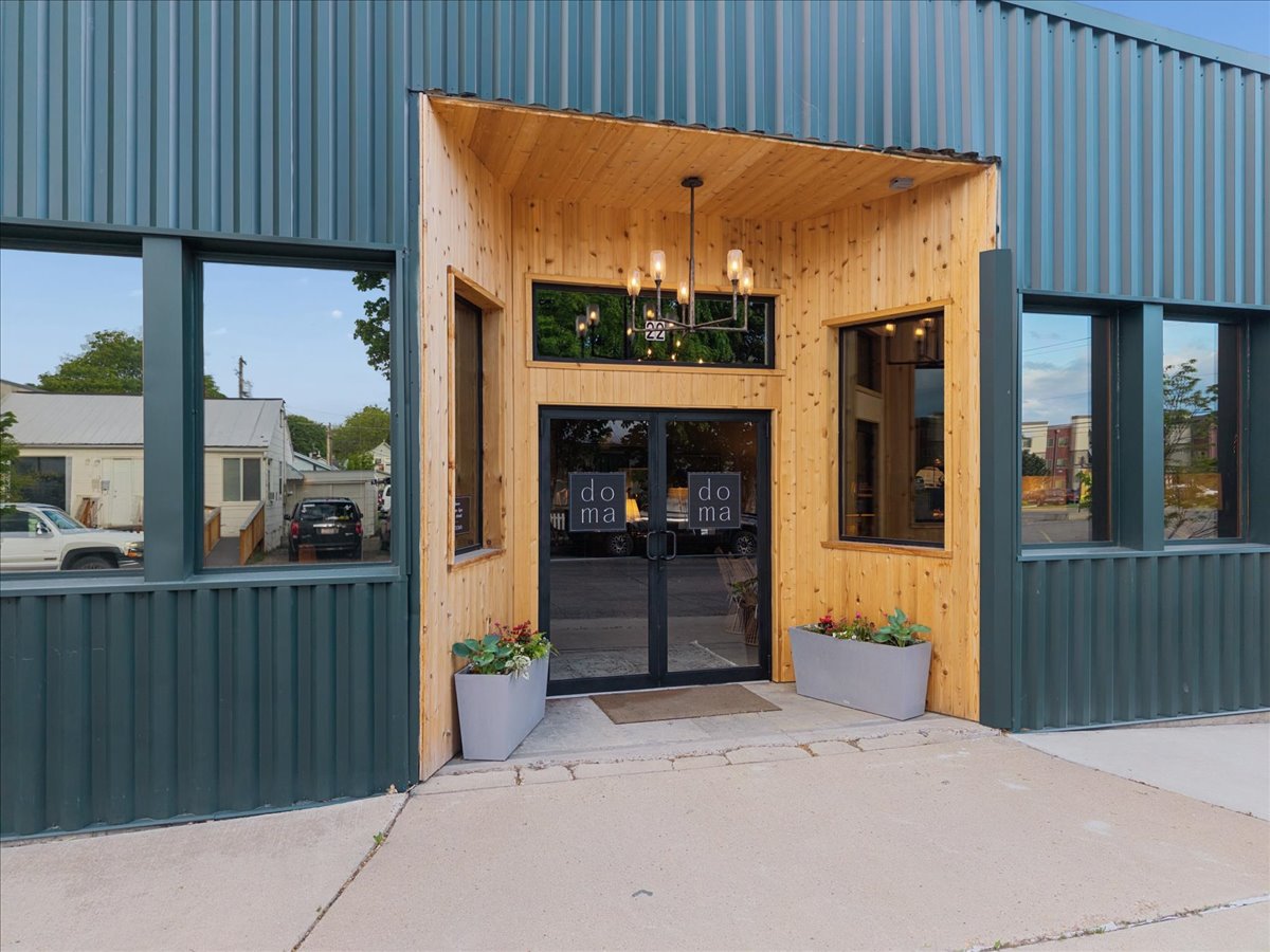 20 2nd Avenue E