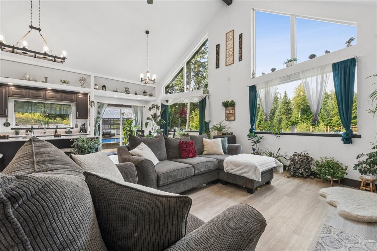 2034 Foothill Road