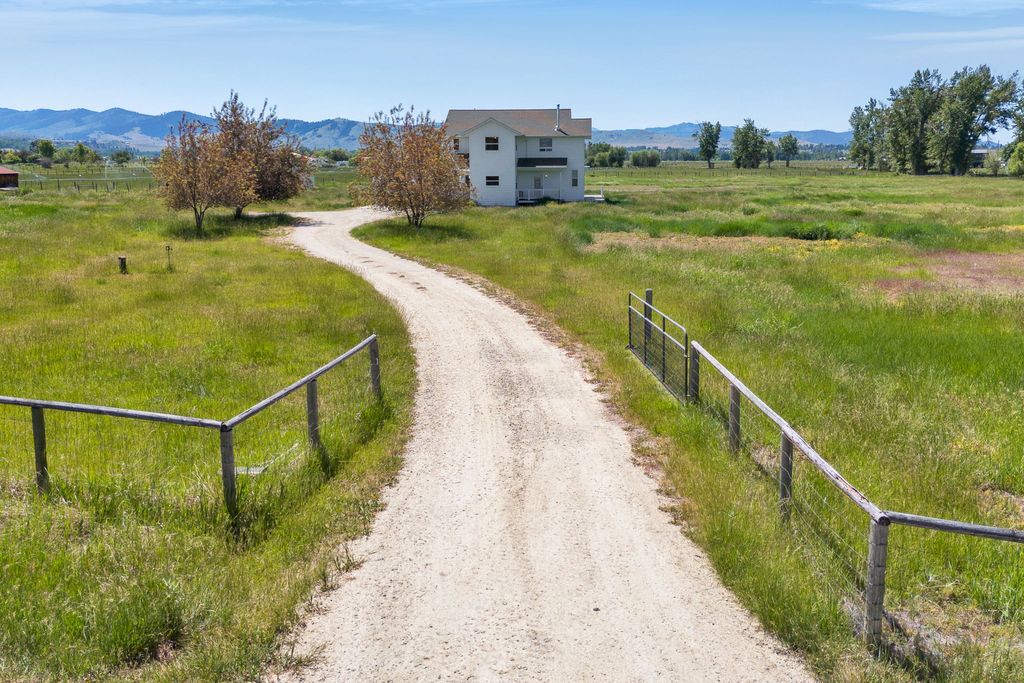 Photo of 239 Lincoln Lane, Hamilton, MT 59840 (MLS # 30063985)