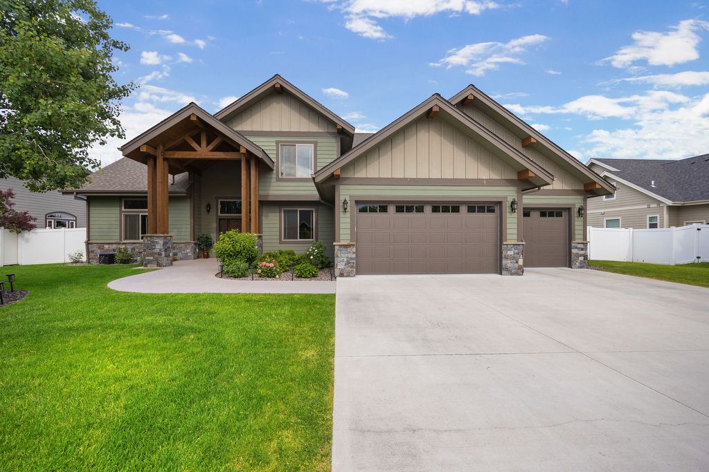 Photo of 11 White Bark Lane, Kalispell, MT 59901 (MLS # 30063705)
