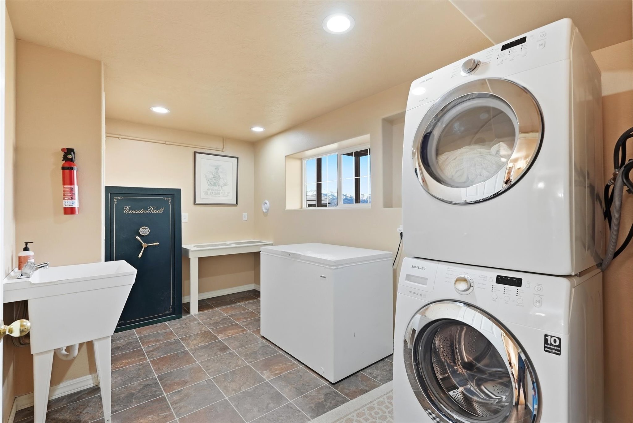 Hamilton, Montana, 59840, United States, 4 Bedrooms Bedrooms, ,3 BathroomsBathrooms,Residential,Active,2021954