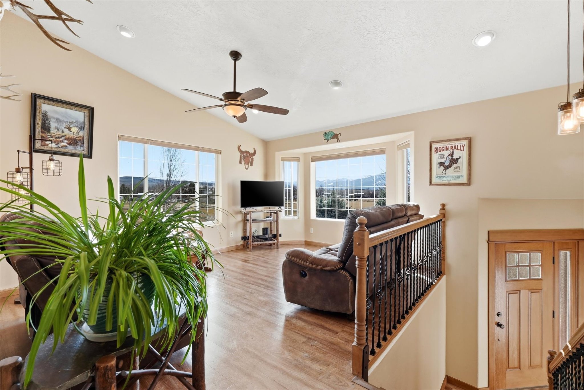 Hamilton, Montana, 59840, United States, 4 Bedrooms Bedrooms, ,3 BathroomsBathrooms,Residential,Active,2021954