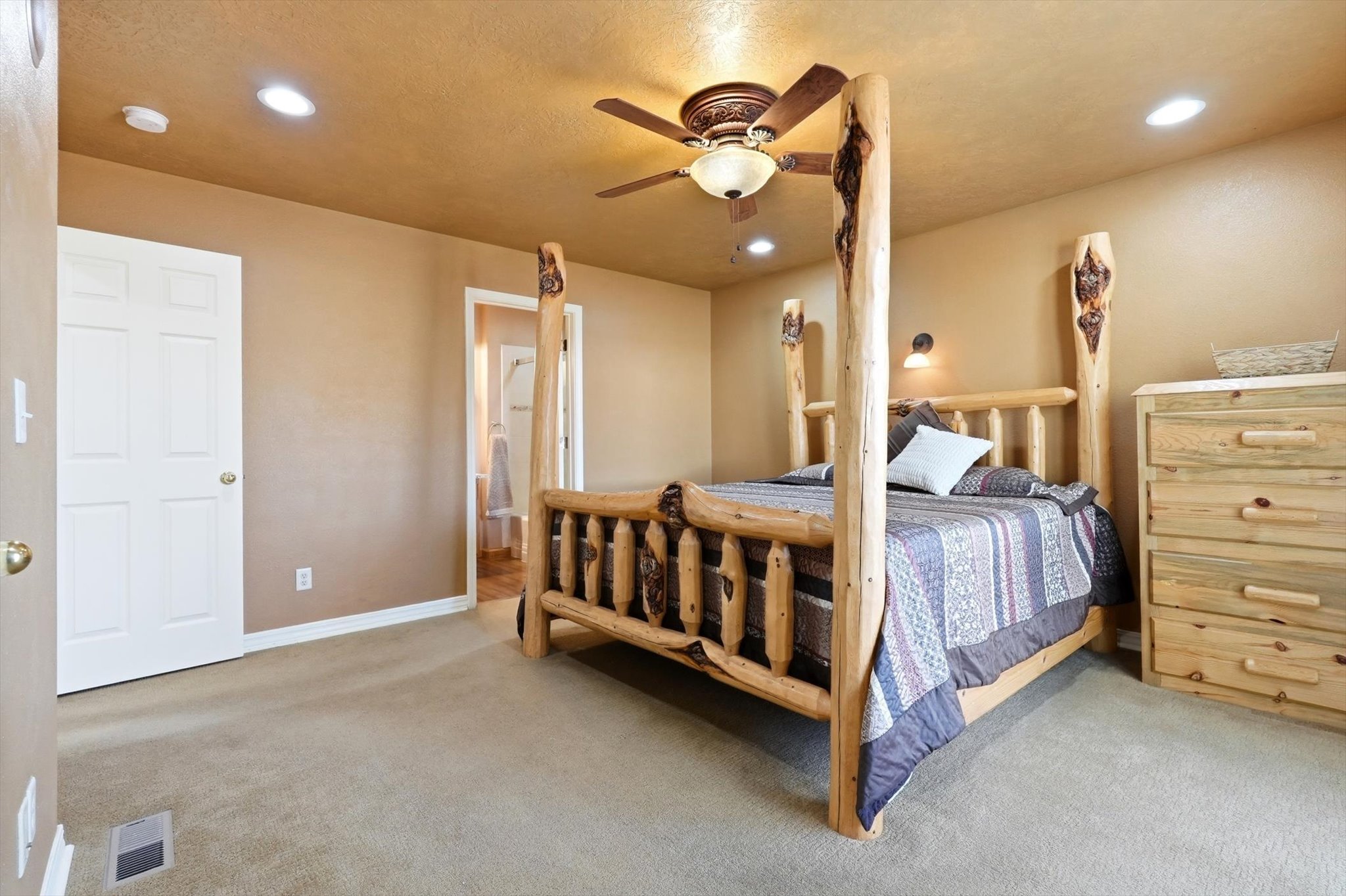 Hamilton, Montana, 59840, United States, 4 Bedrooms Bedrooms, ,3 BathroomsBathrooms,Residential,Active,2021954