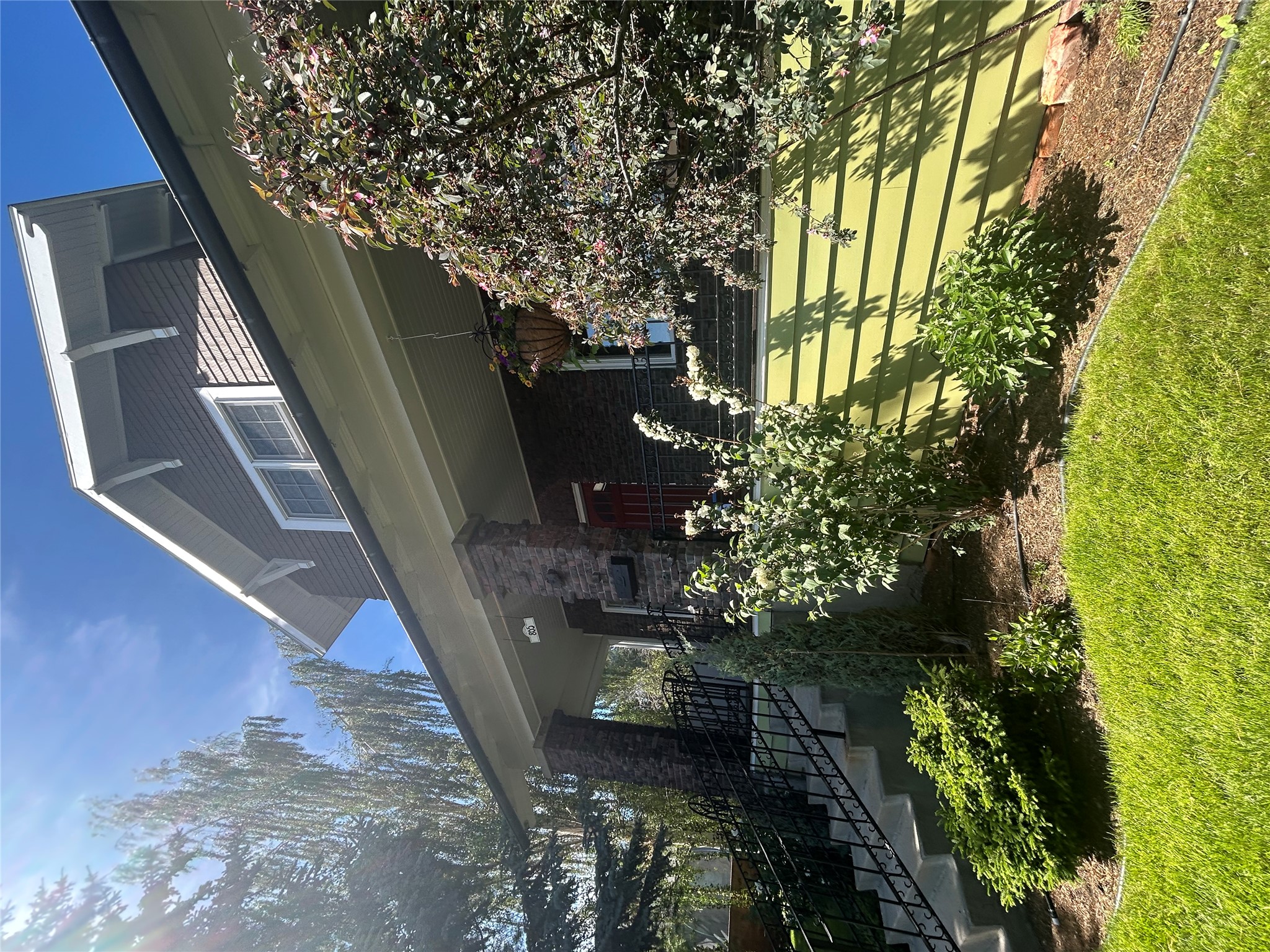 805 W Diamond Street