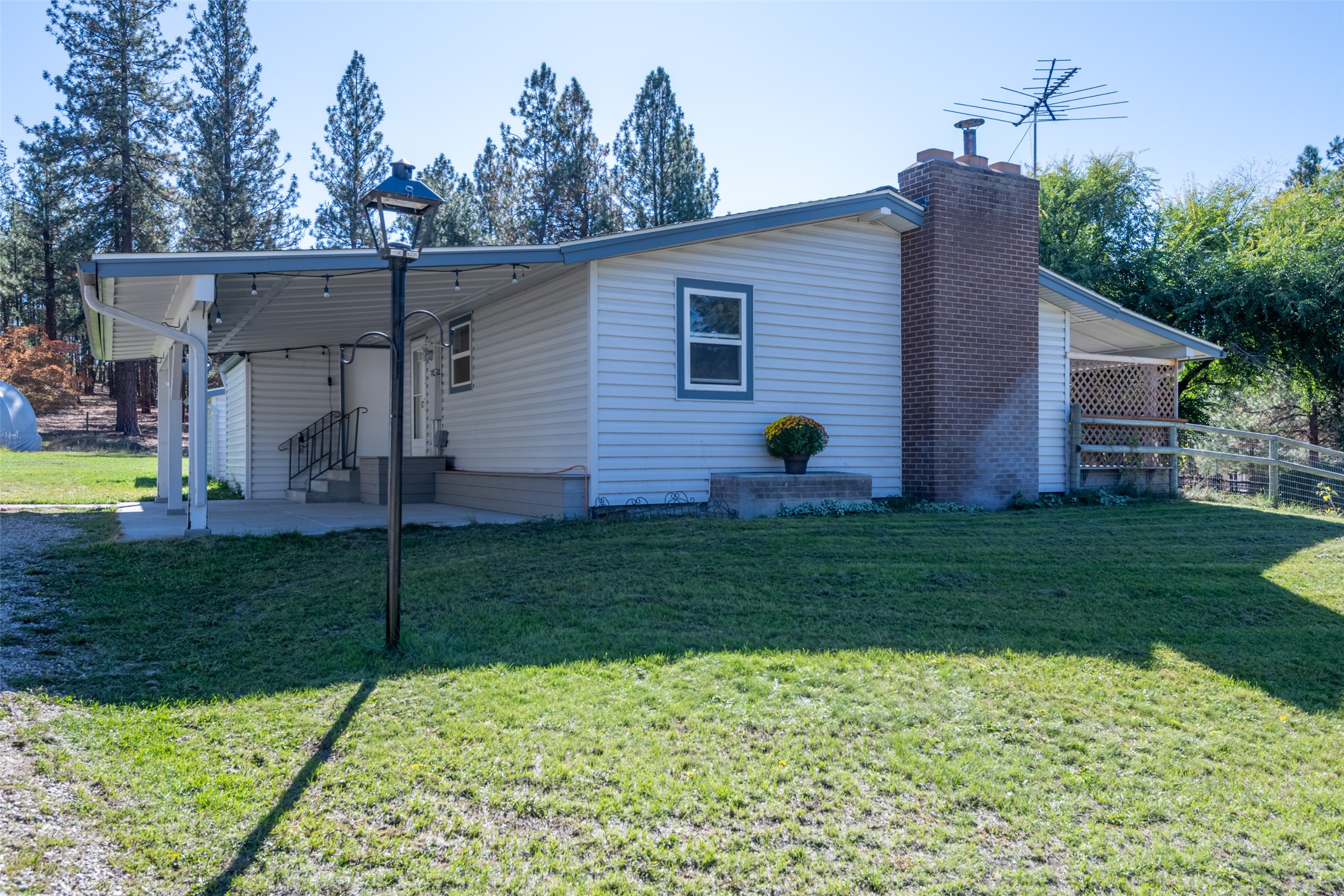 5590 Eastside Hwy