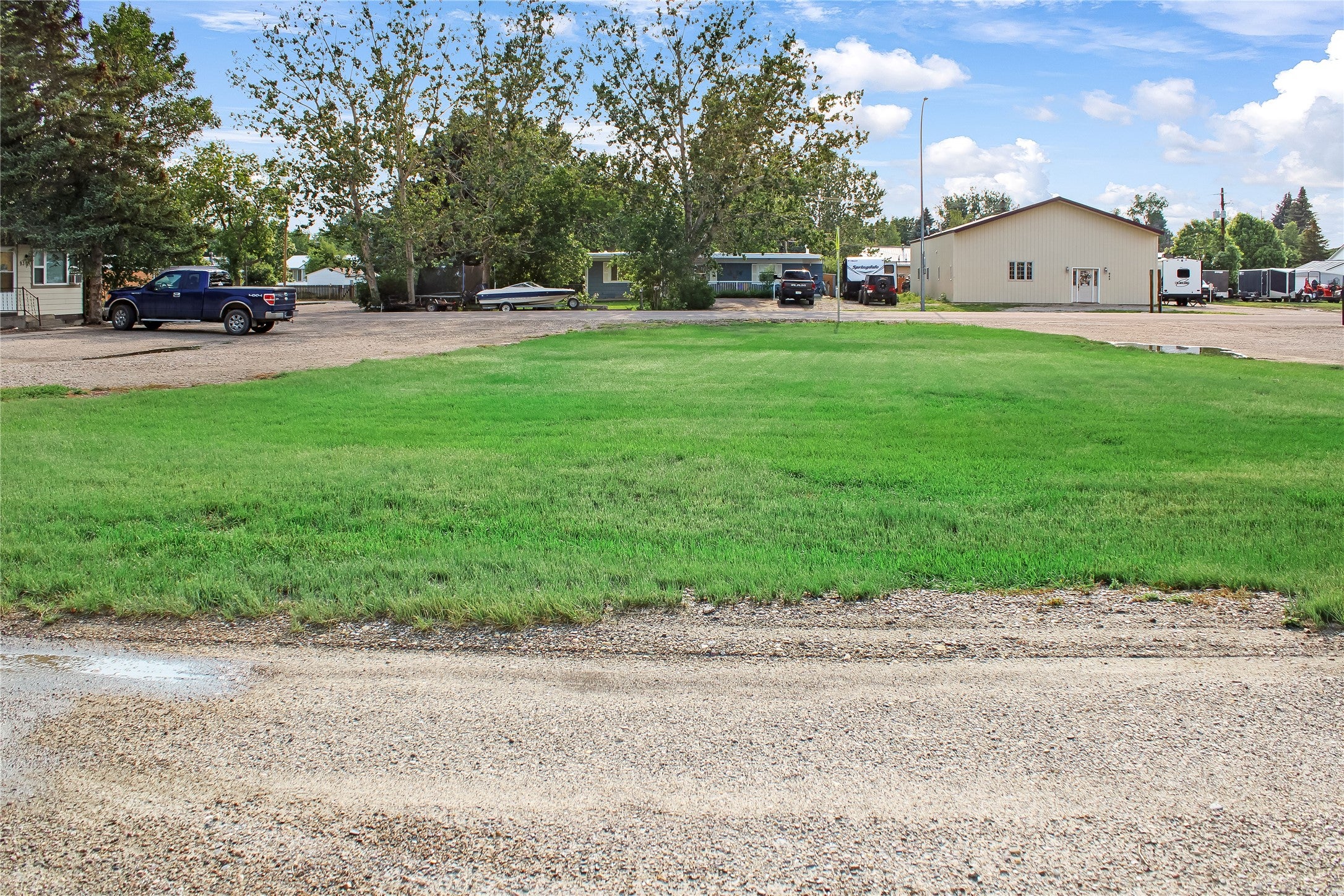 950, 946, 932 Oilfield Avenue