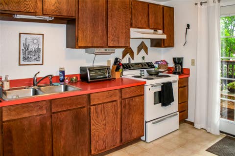 Tiny photo for 950, 946, 932 Oilfield Avenue, Shelby, MT 59474 (MLS # 30077006)
