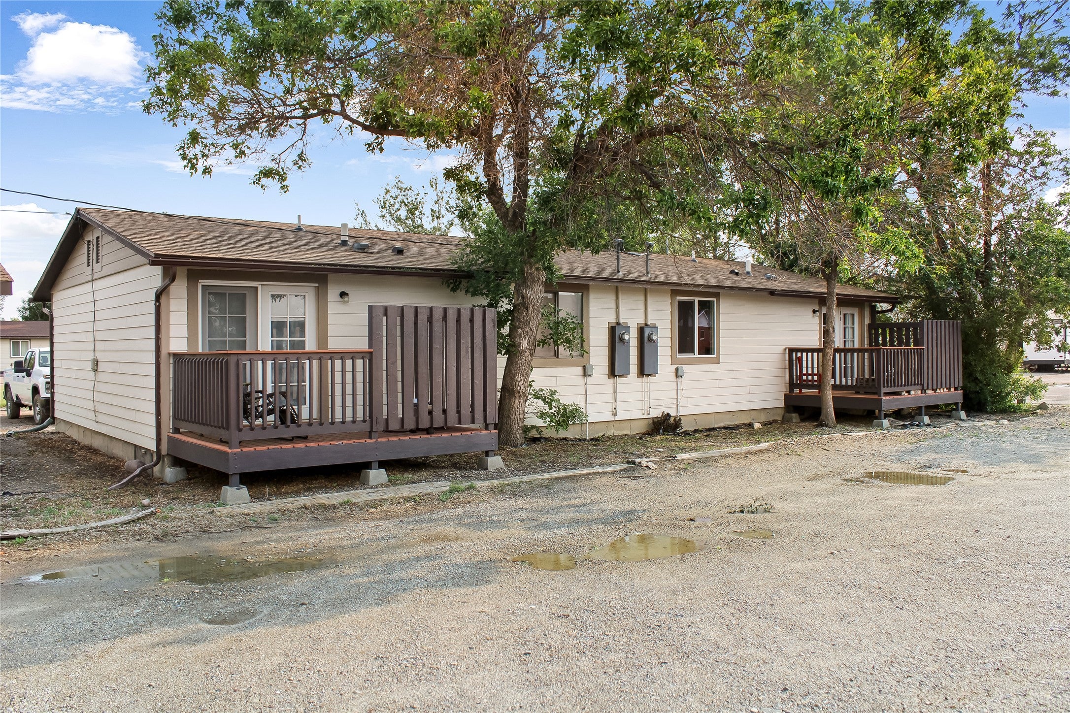 950, 946, 932 Oilfield Avenue